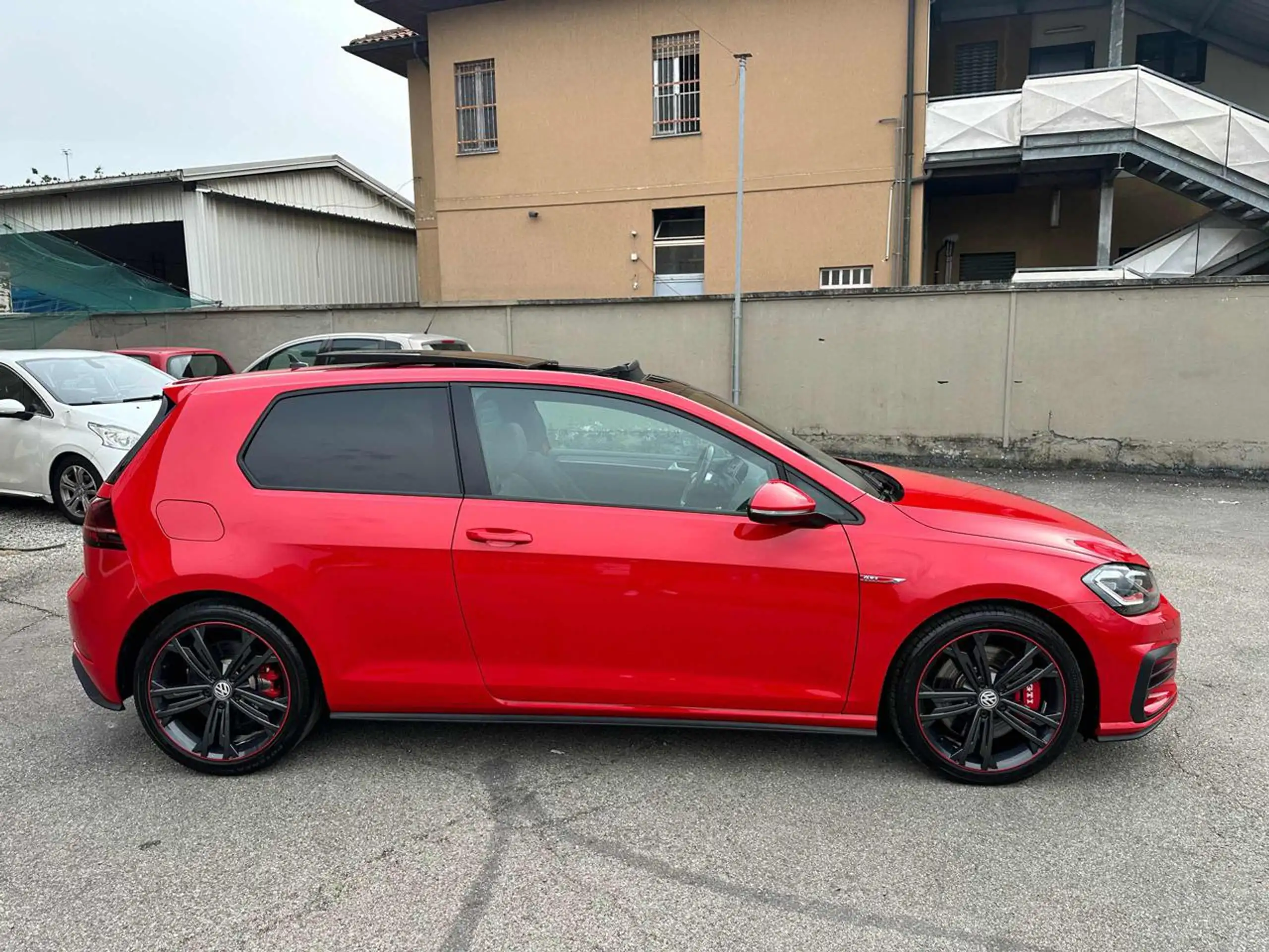 Volkswagen - Golf GTI