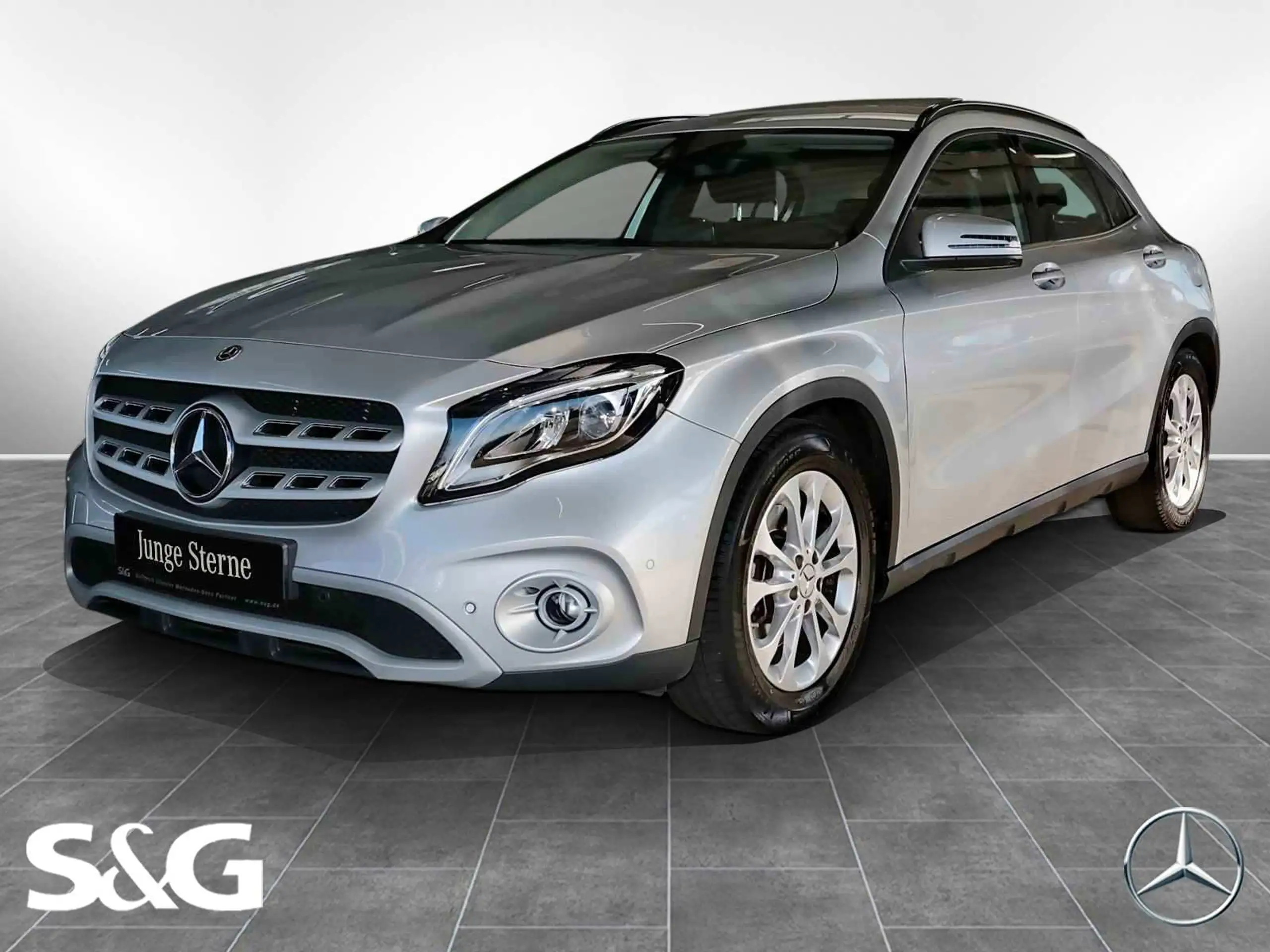 Mercedes-Benz - GLA 220