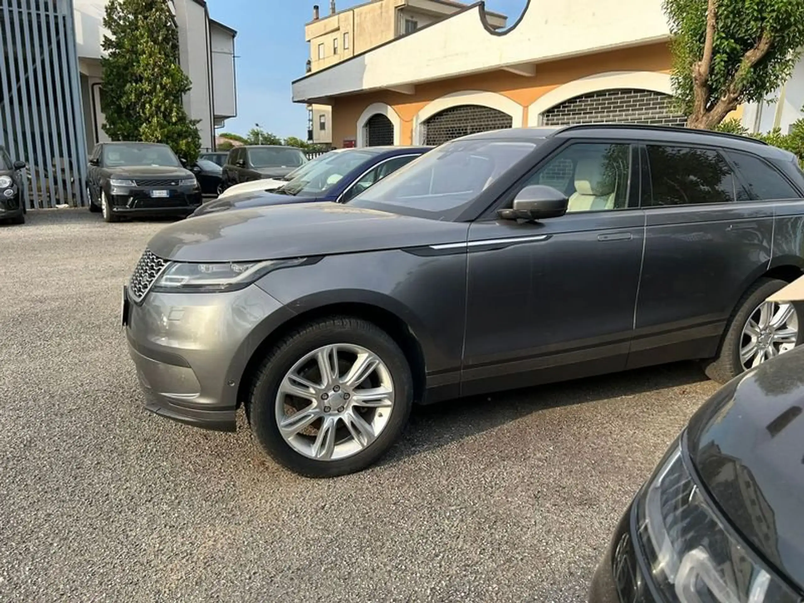 Land Rover - Range Rover Velar