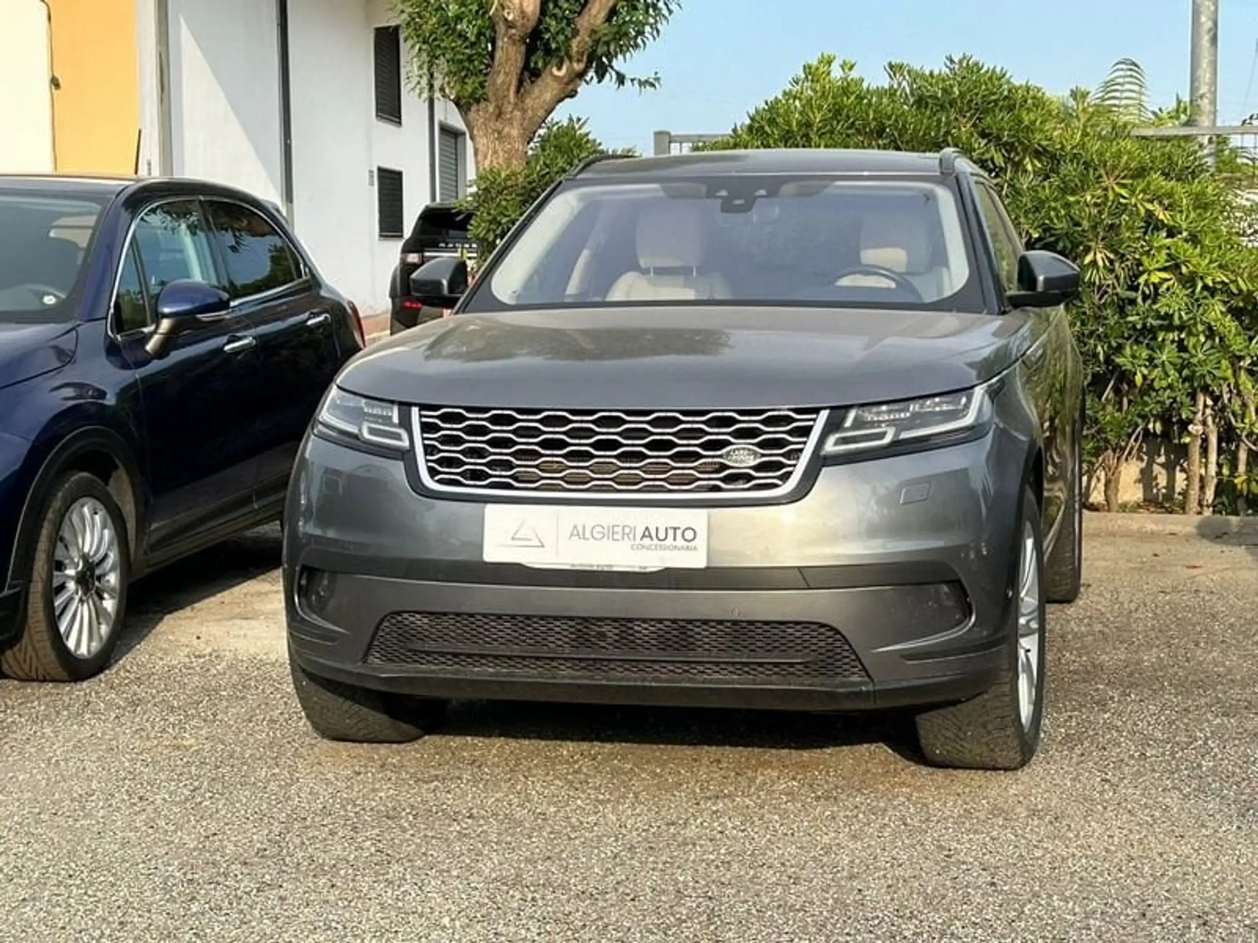 Land Rover - Range Rover Velar