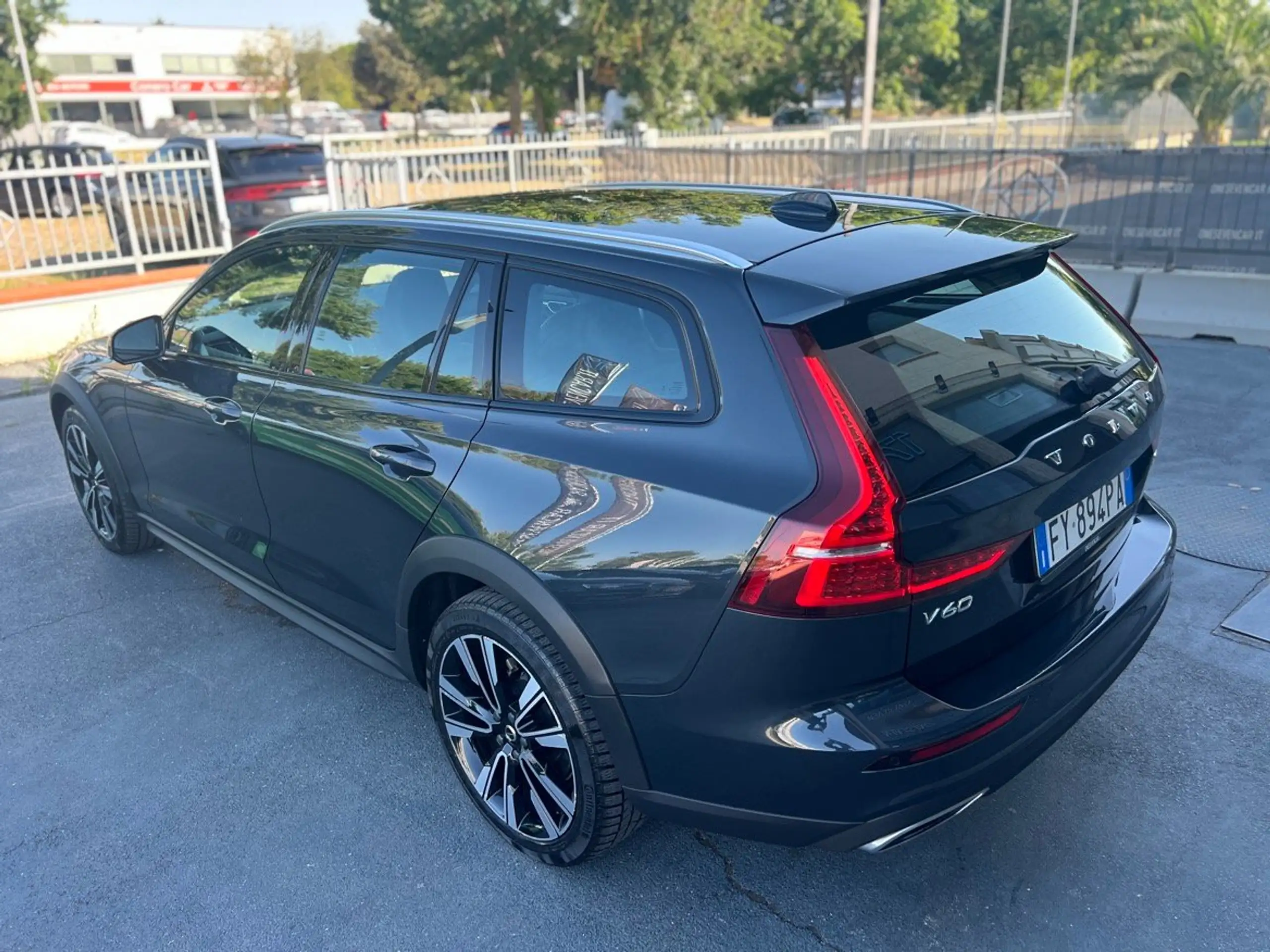 Volvo - V60 Cross Country