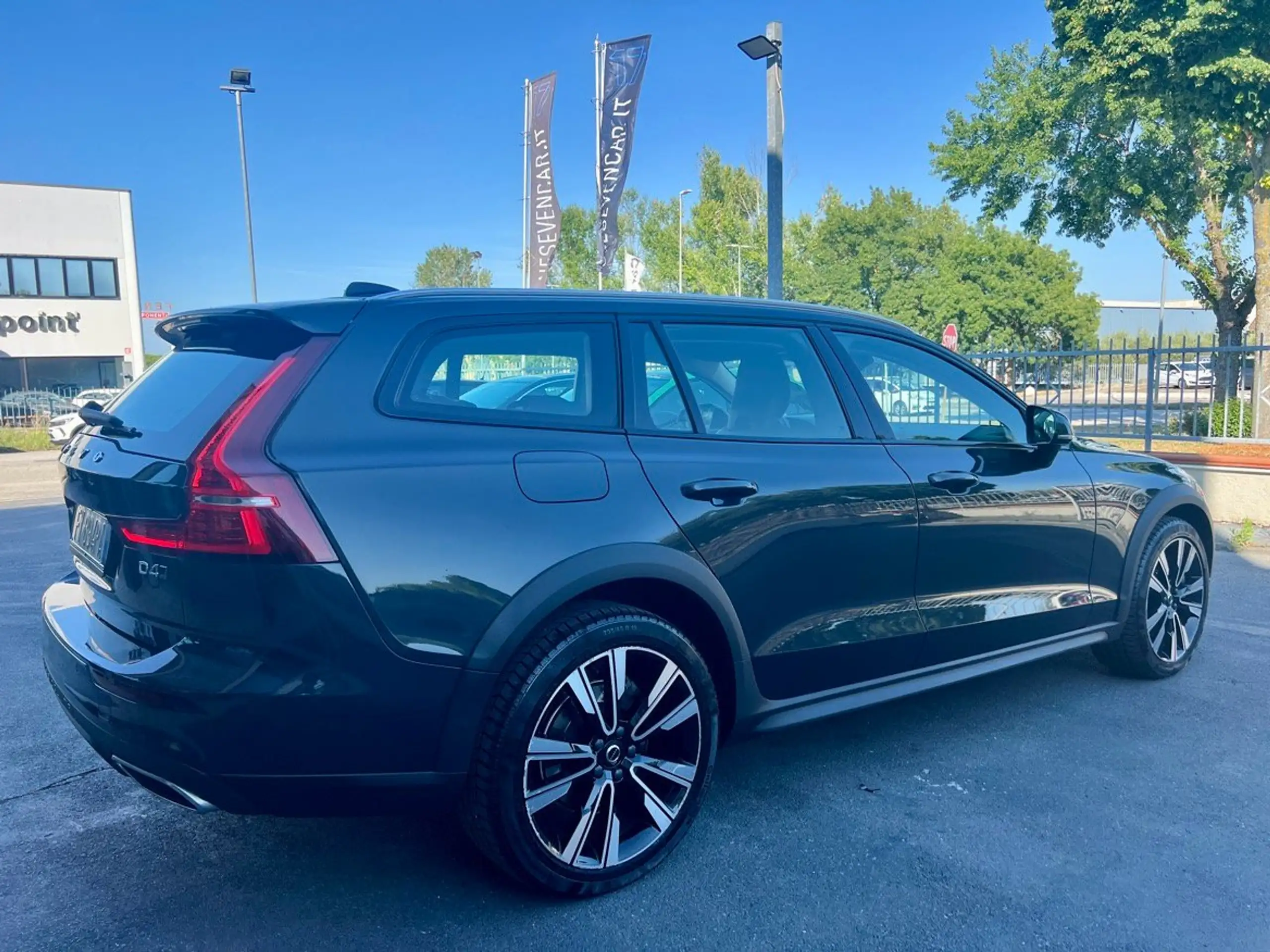 Volvo - V60 Cross Country