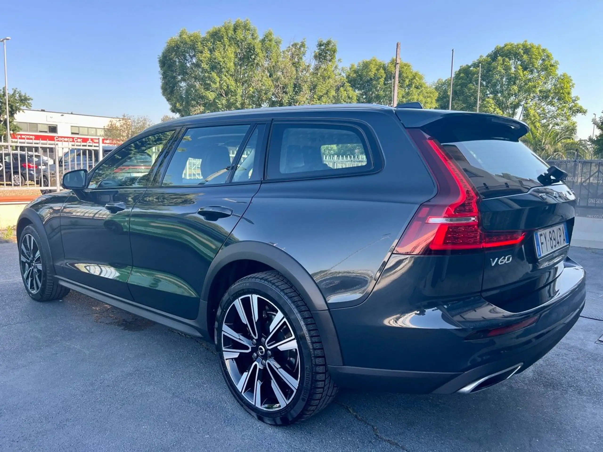 Volvo - V60 Cross Country