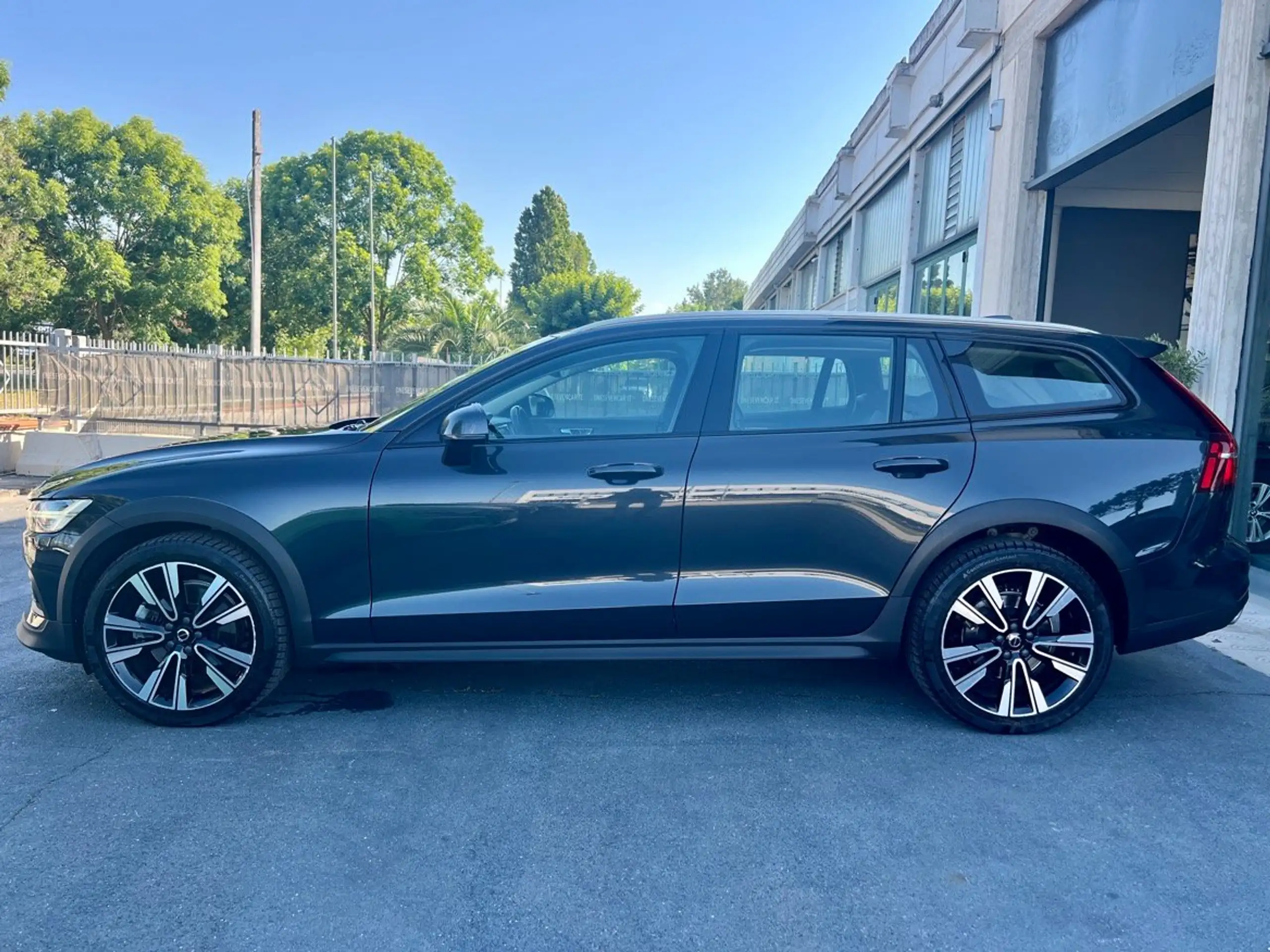 Volvo - V60 Cross Country