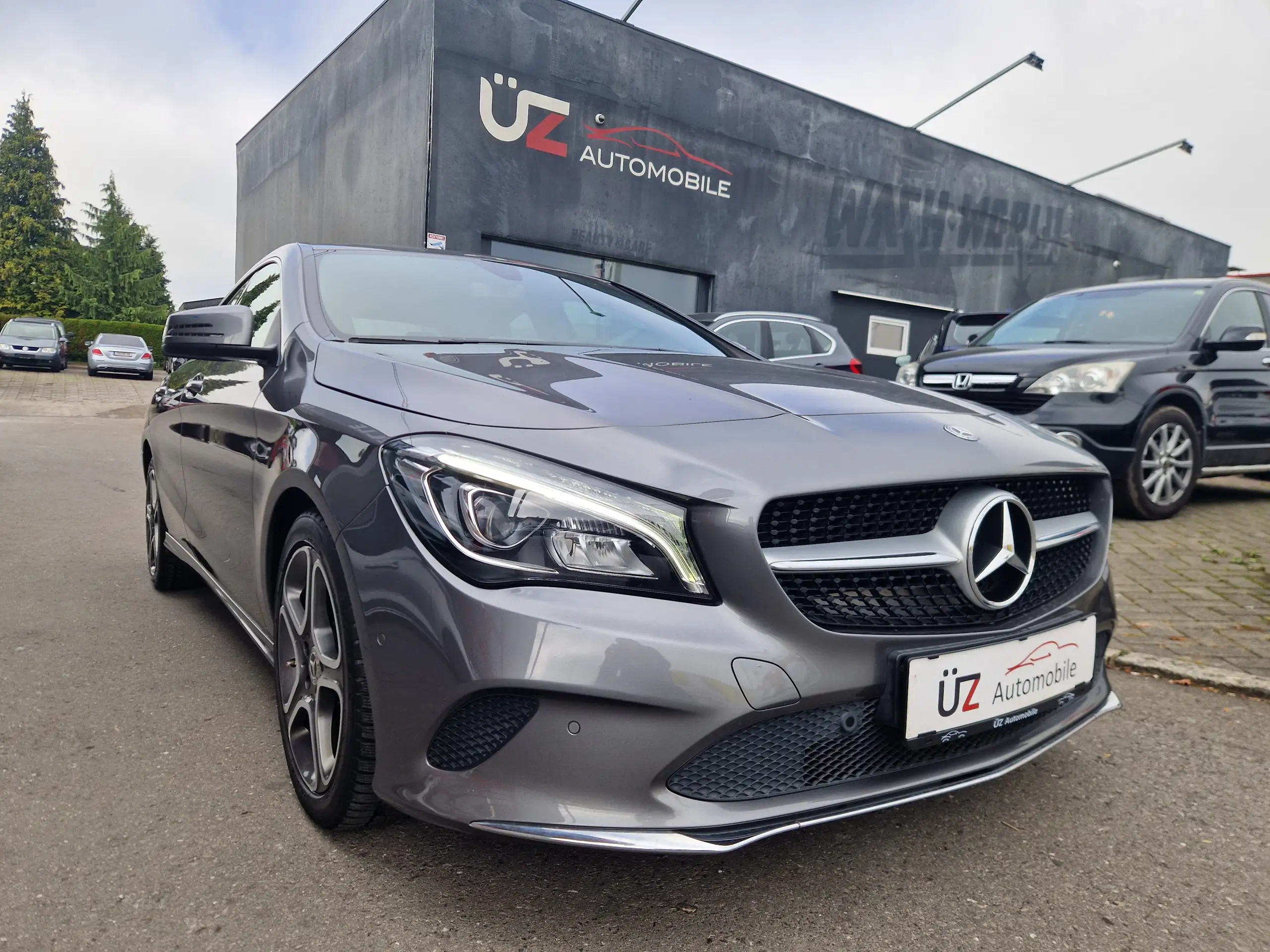 Mercedes-Benz - CLA 180