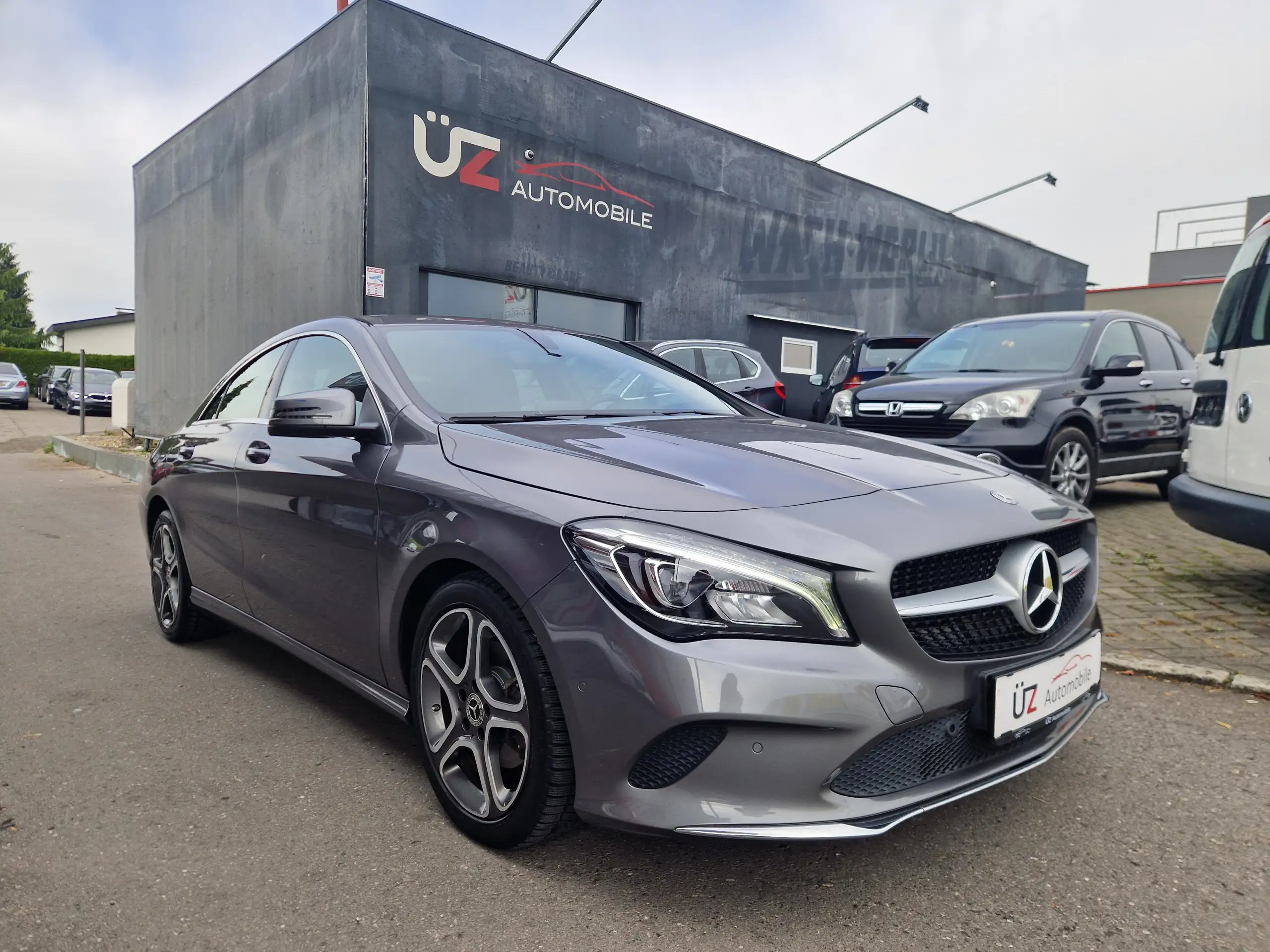 Mercedes-Benz - CLA 180