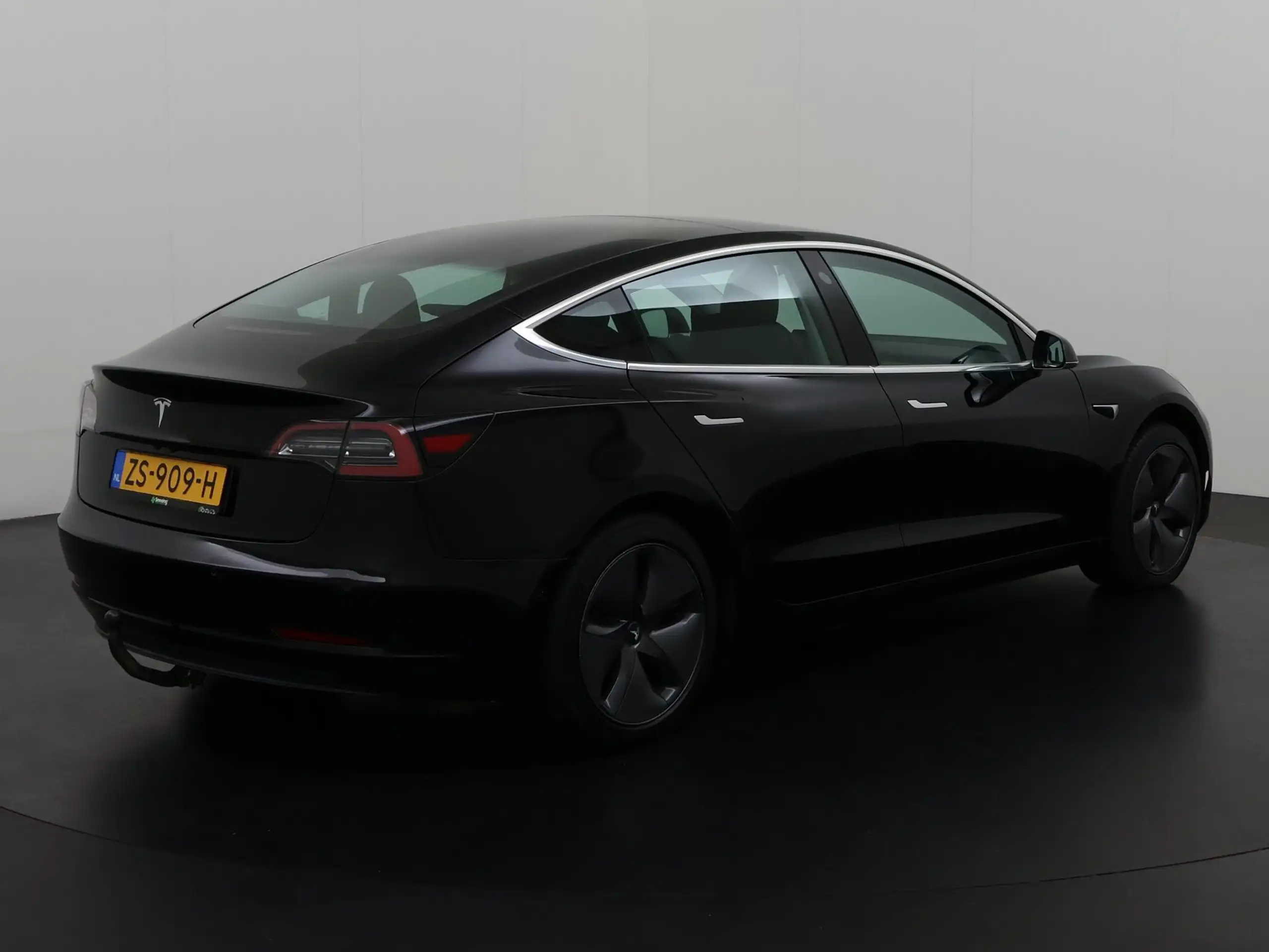 Tesla - Model 3