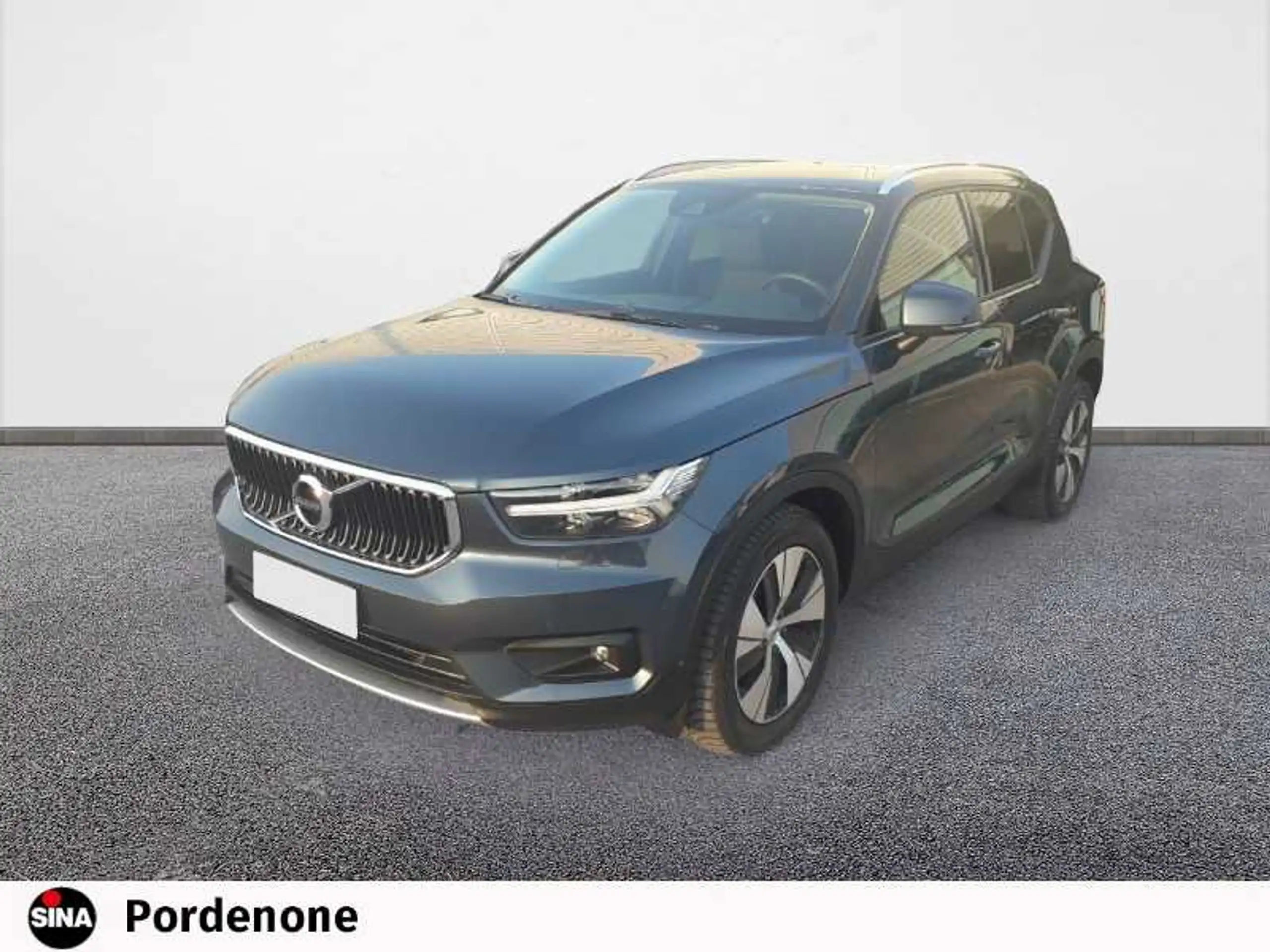 Volvo - XC40