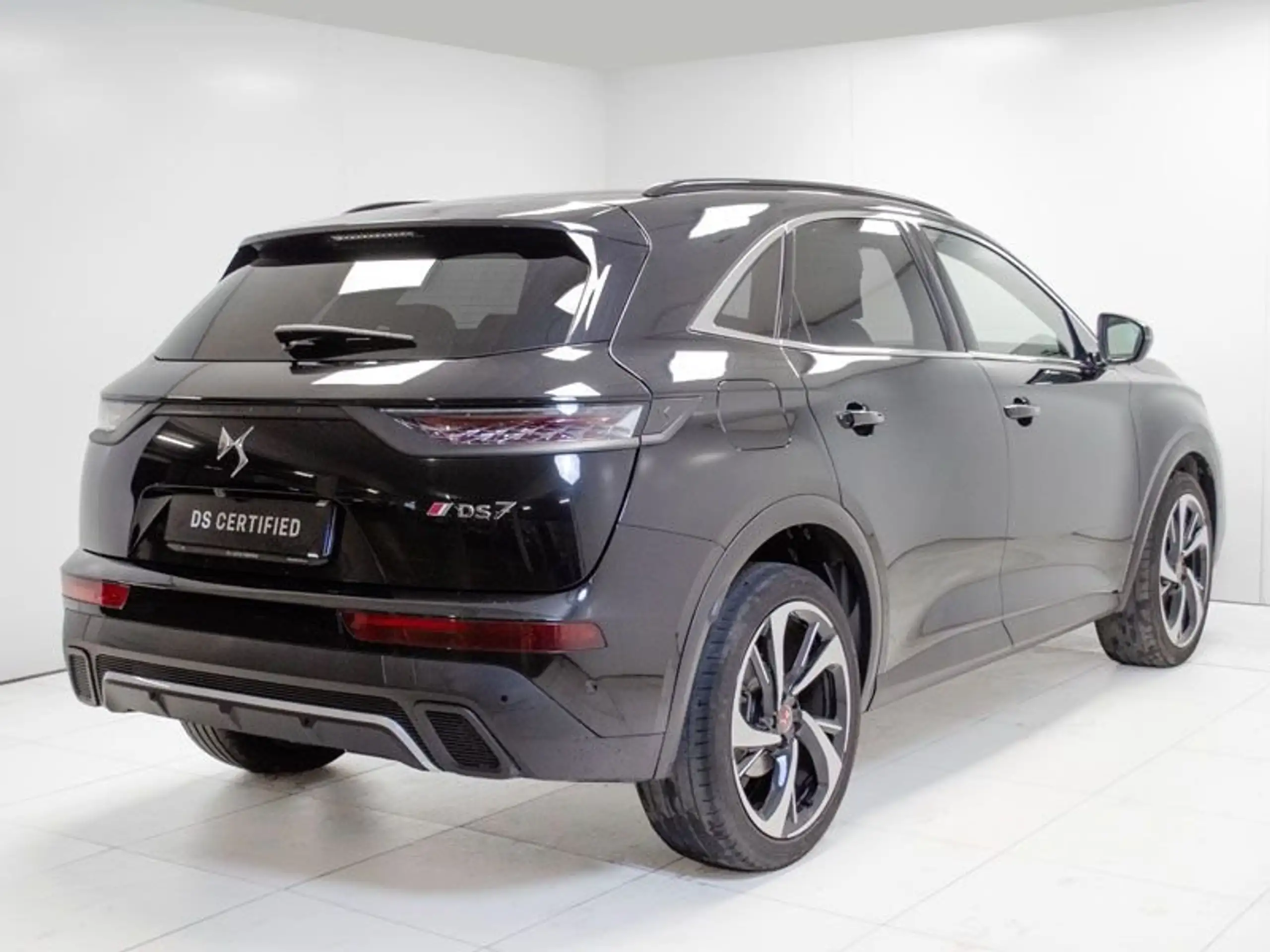 DS Automobiles - DS 7 Crossback