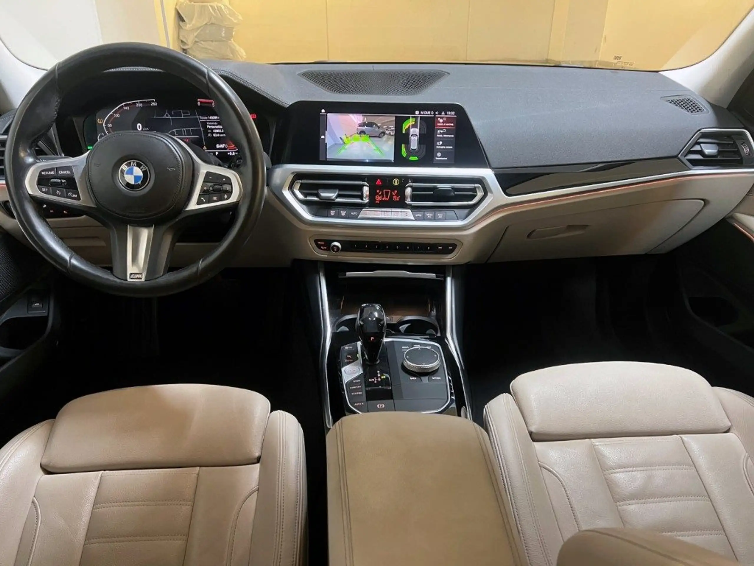 BMW - 320