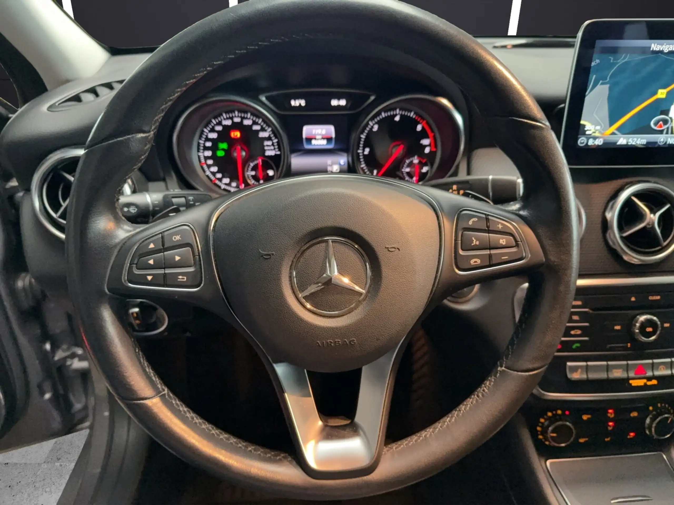 Mercedes-Benz - GLA 220