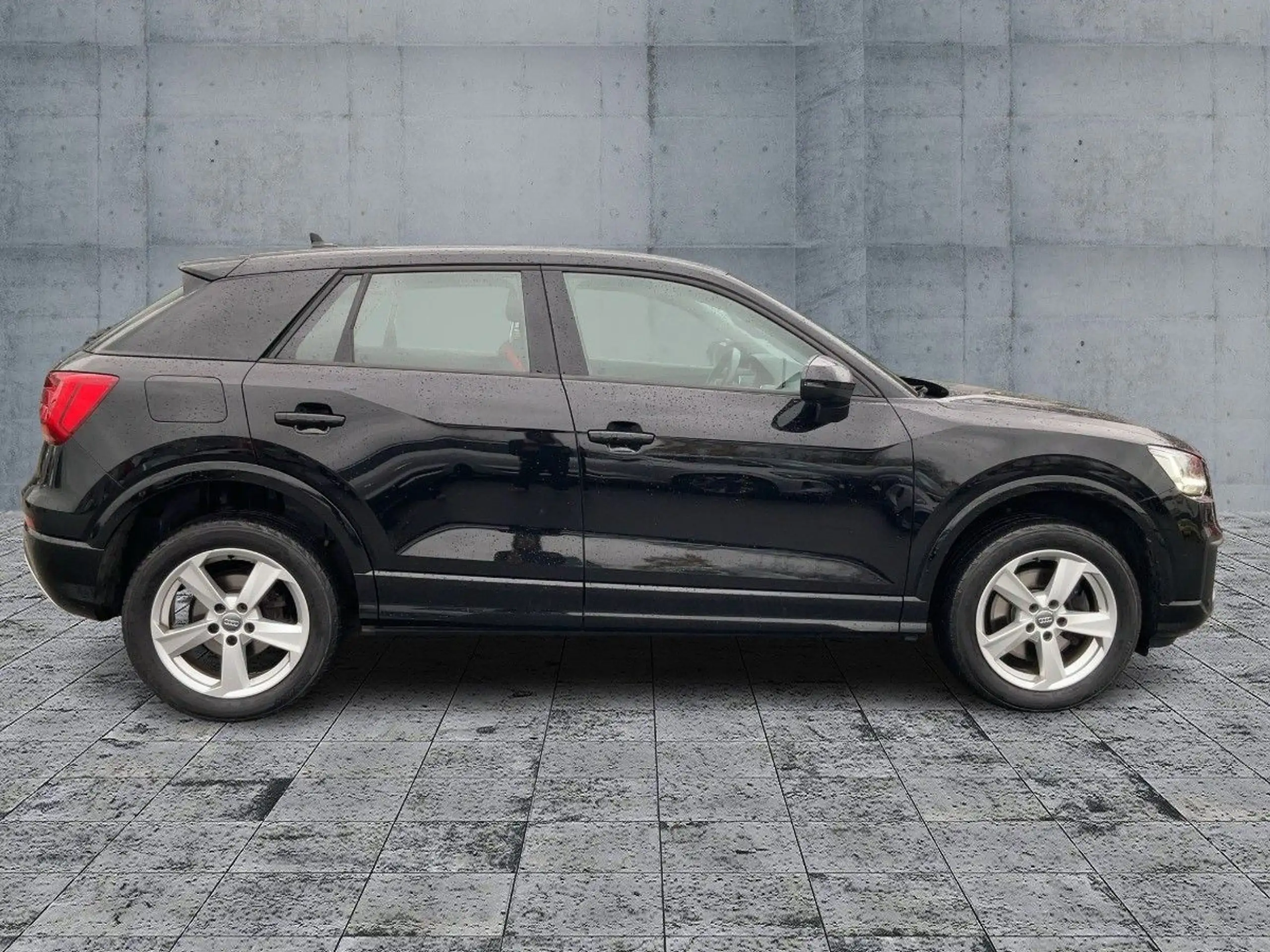 Audi - Q2