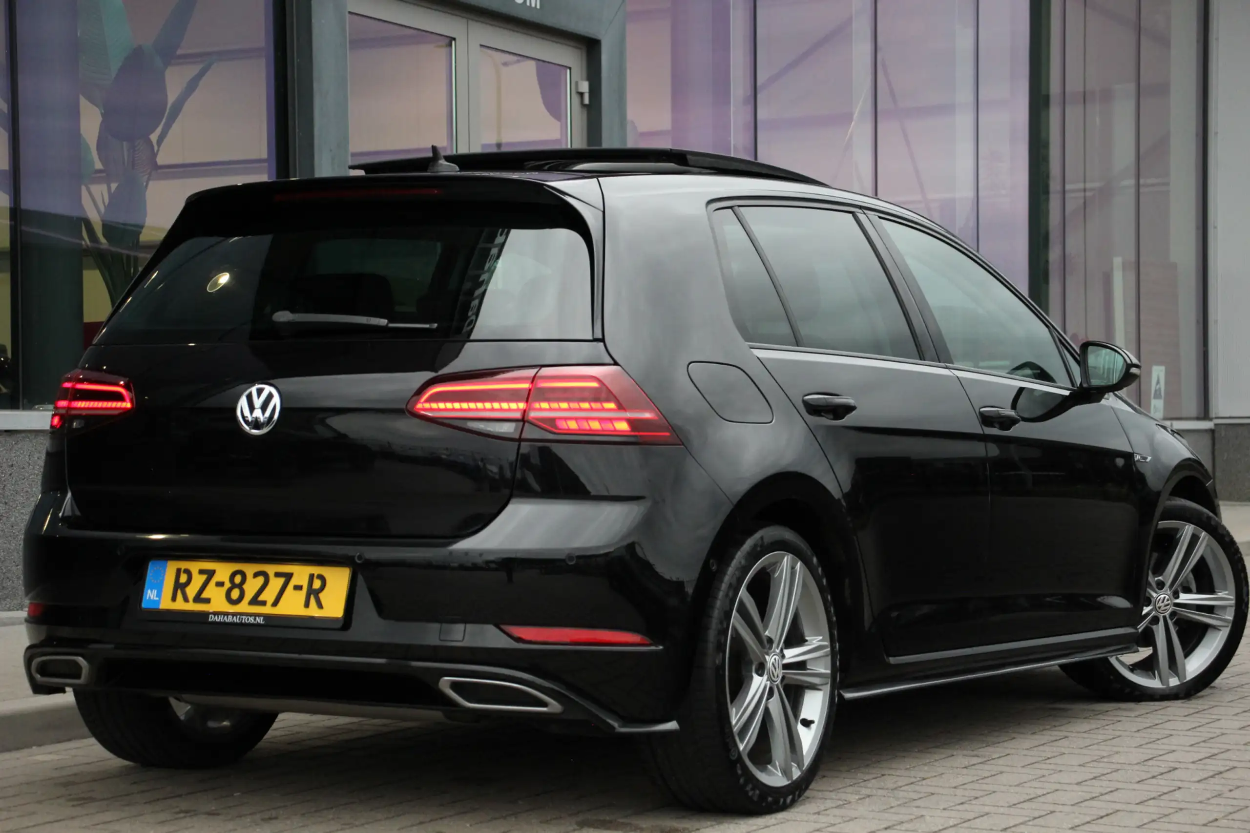 Volkswagen - Golf