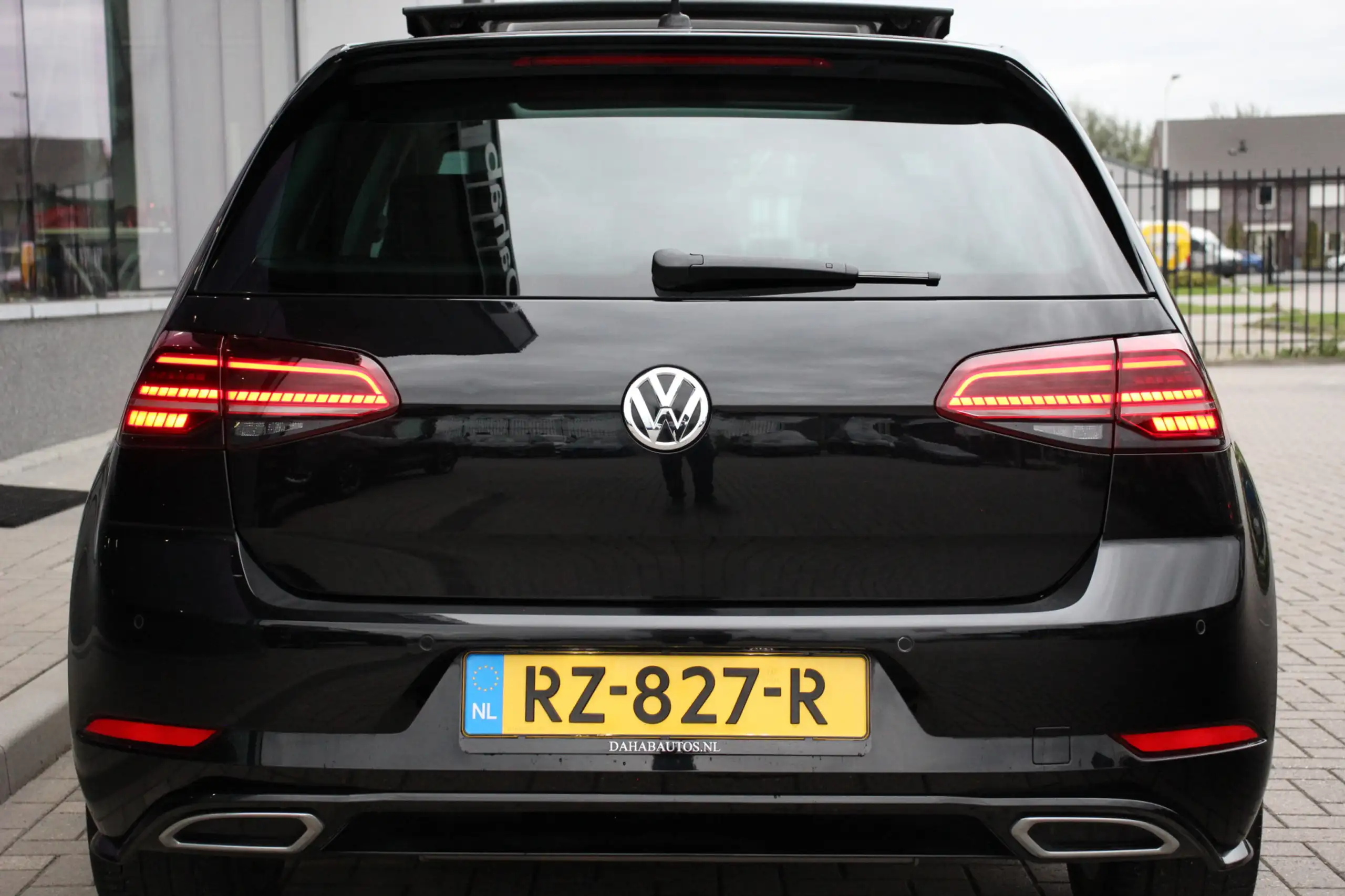 Volkswagen - Golf