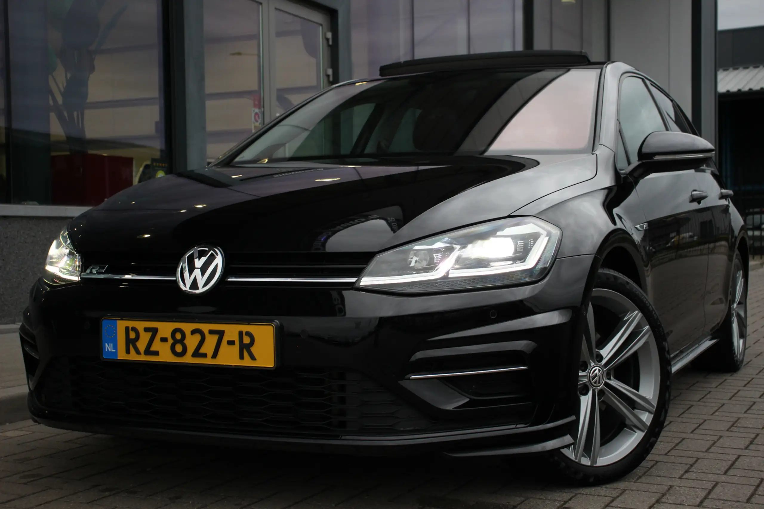 Volkswagen - Golf