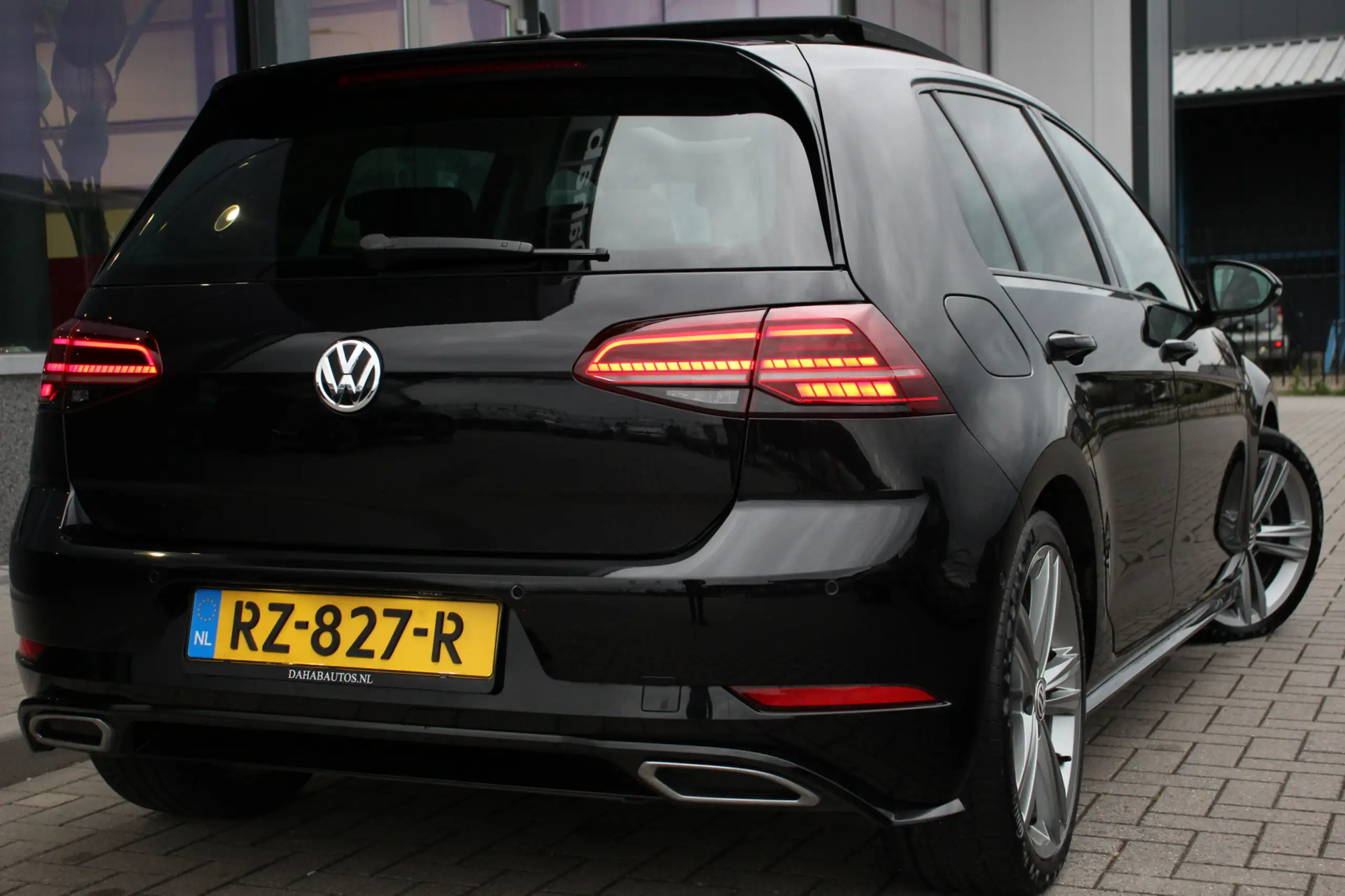 Volkswagen - Golf