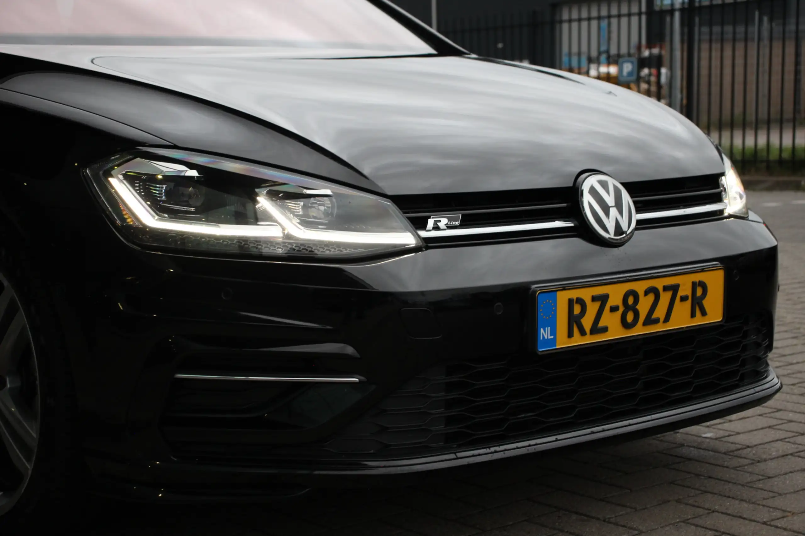 Volkswagen - Golf