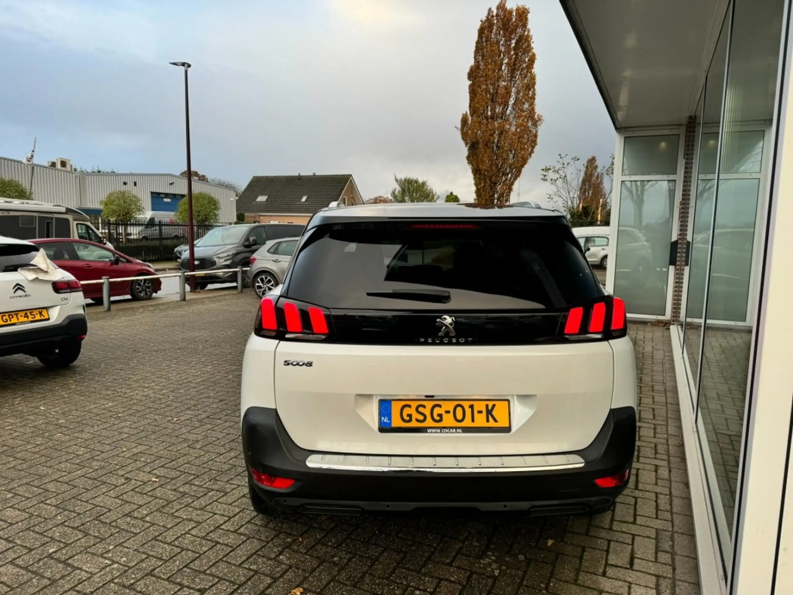 Peugeot - 5008