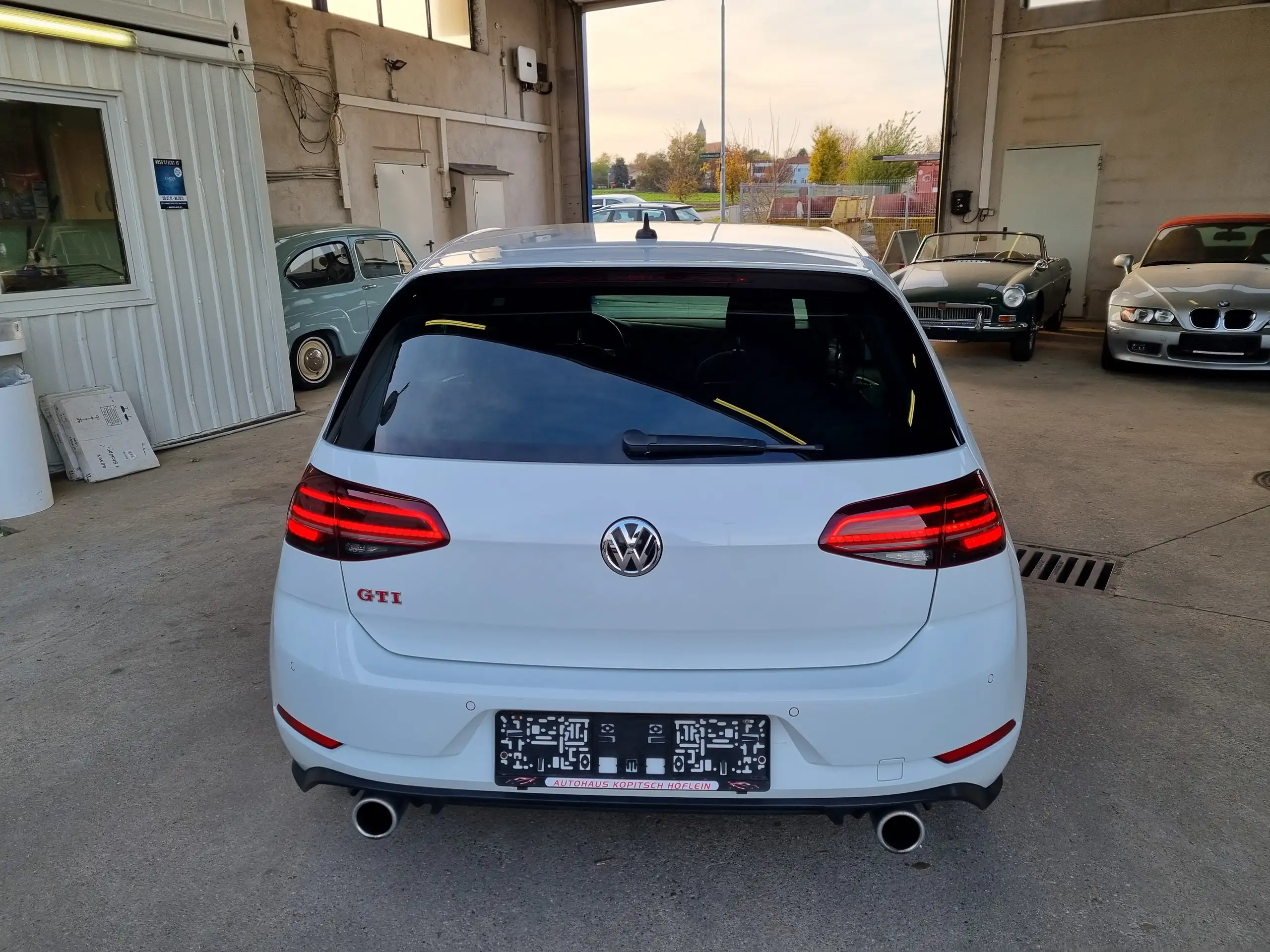 Volkswagen - Golf GTI