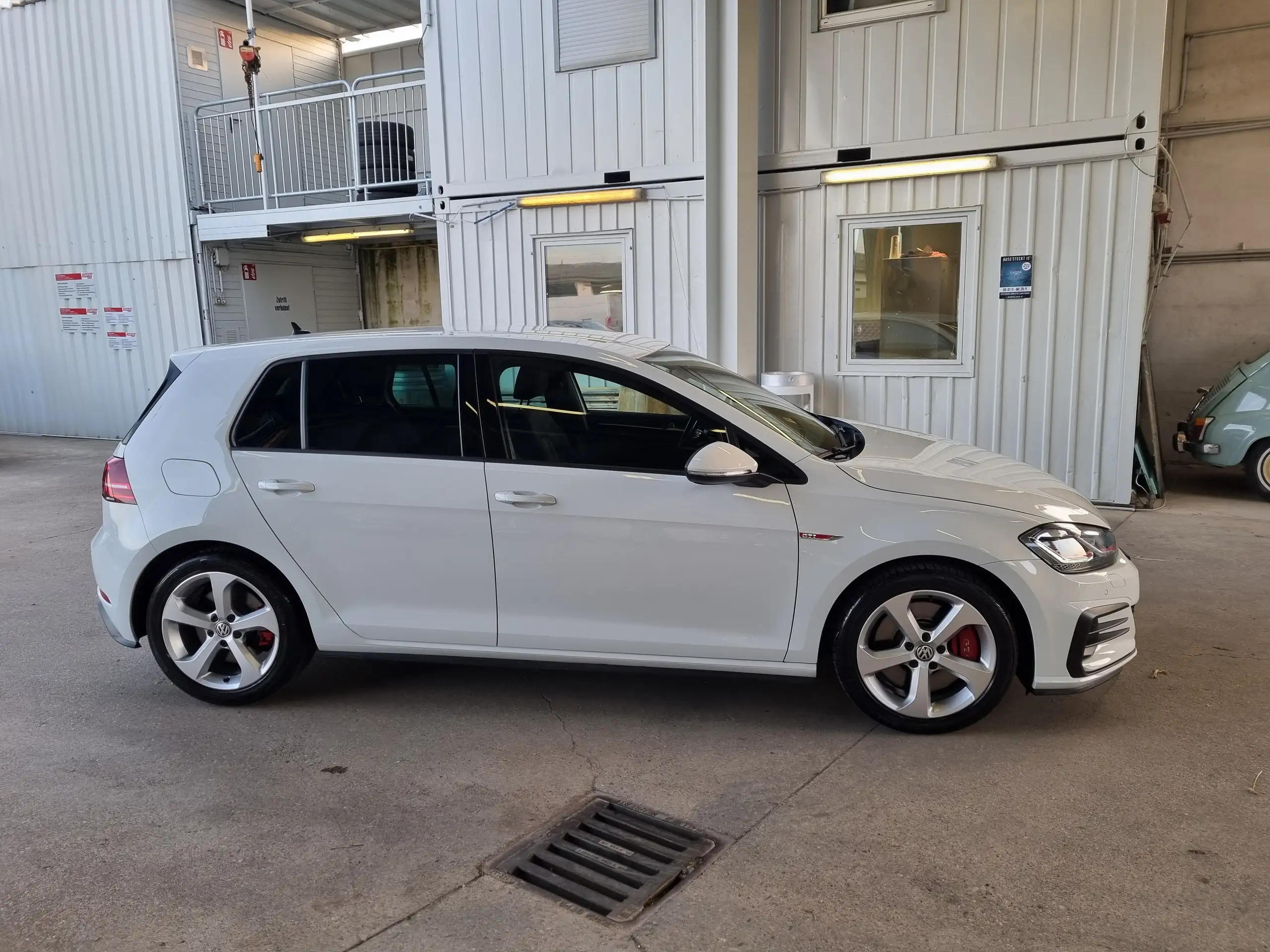 Volkswagen - Golf GTI