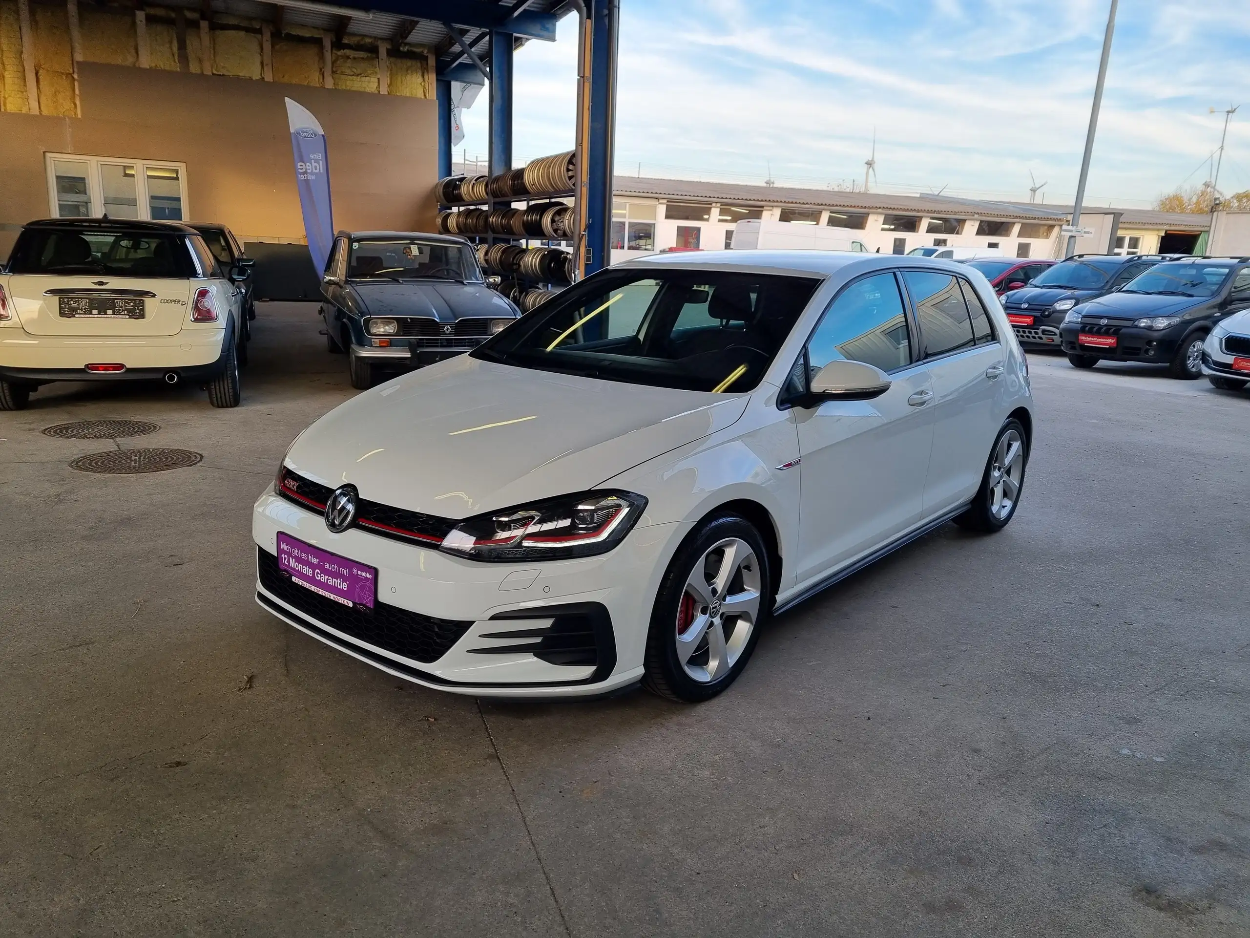 Volkswagen - Golf GTI