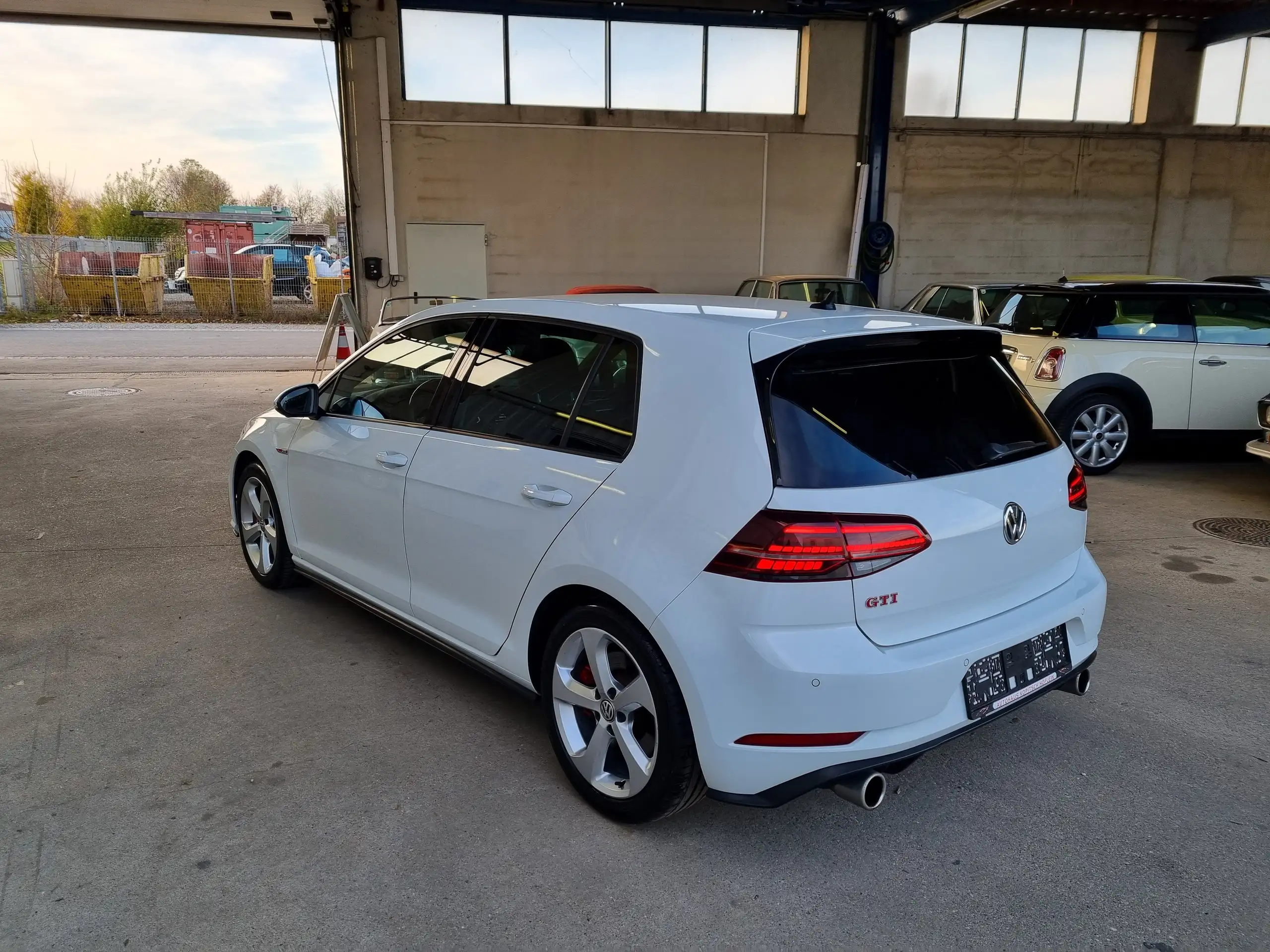 Volkswagen - Golf GTI