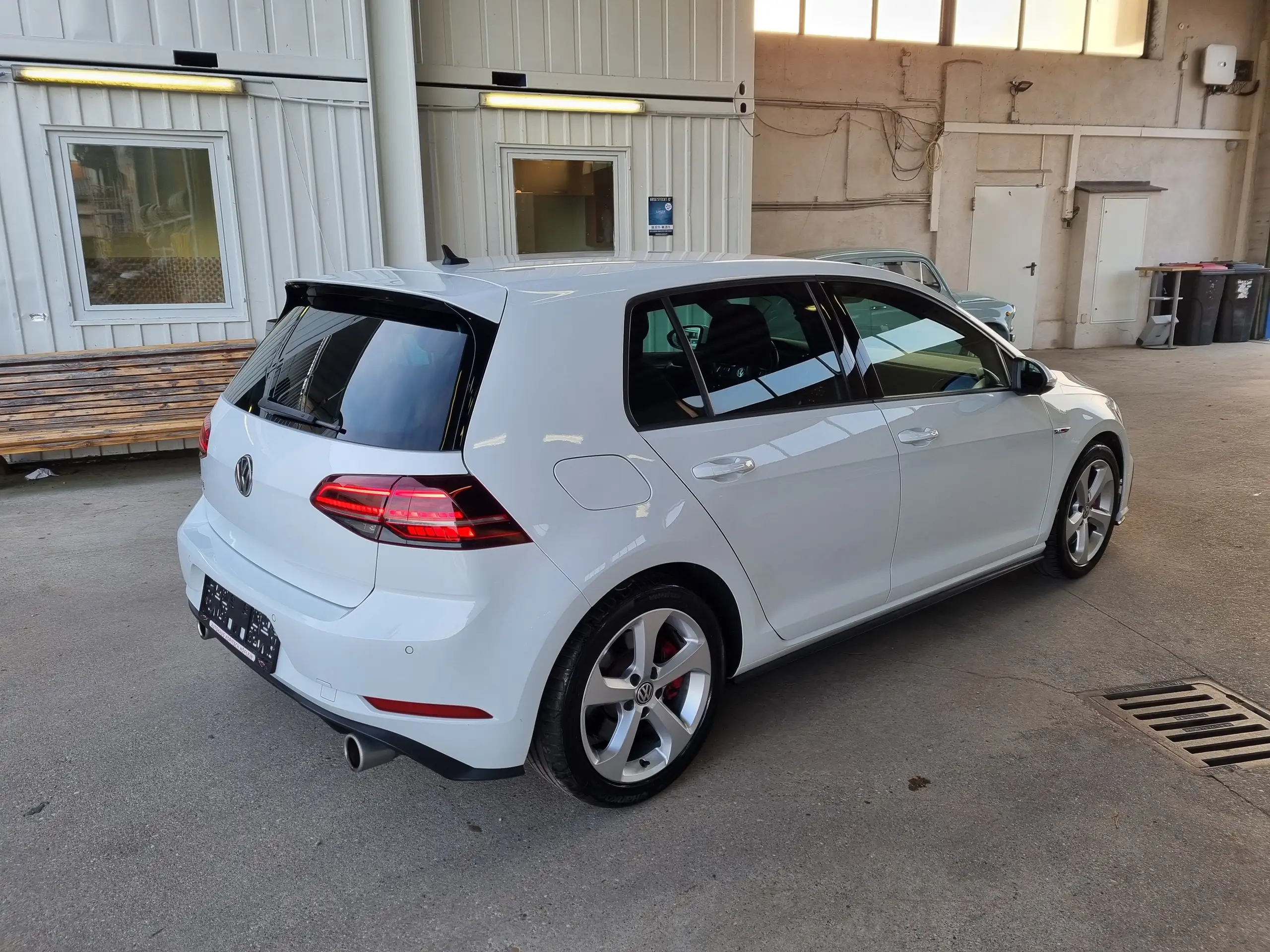 Volkswagen - Golf GTI