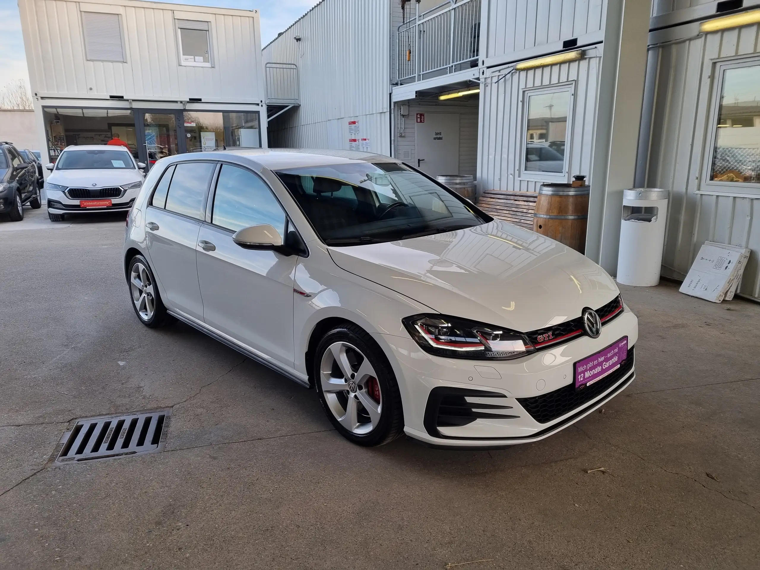 Volkswagen - Golf GTI