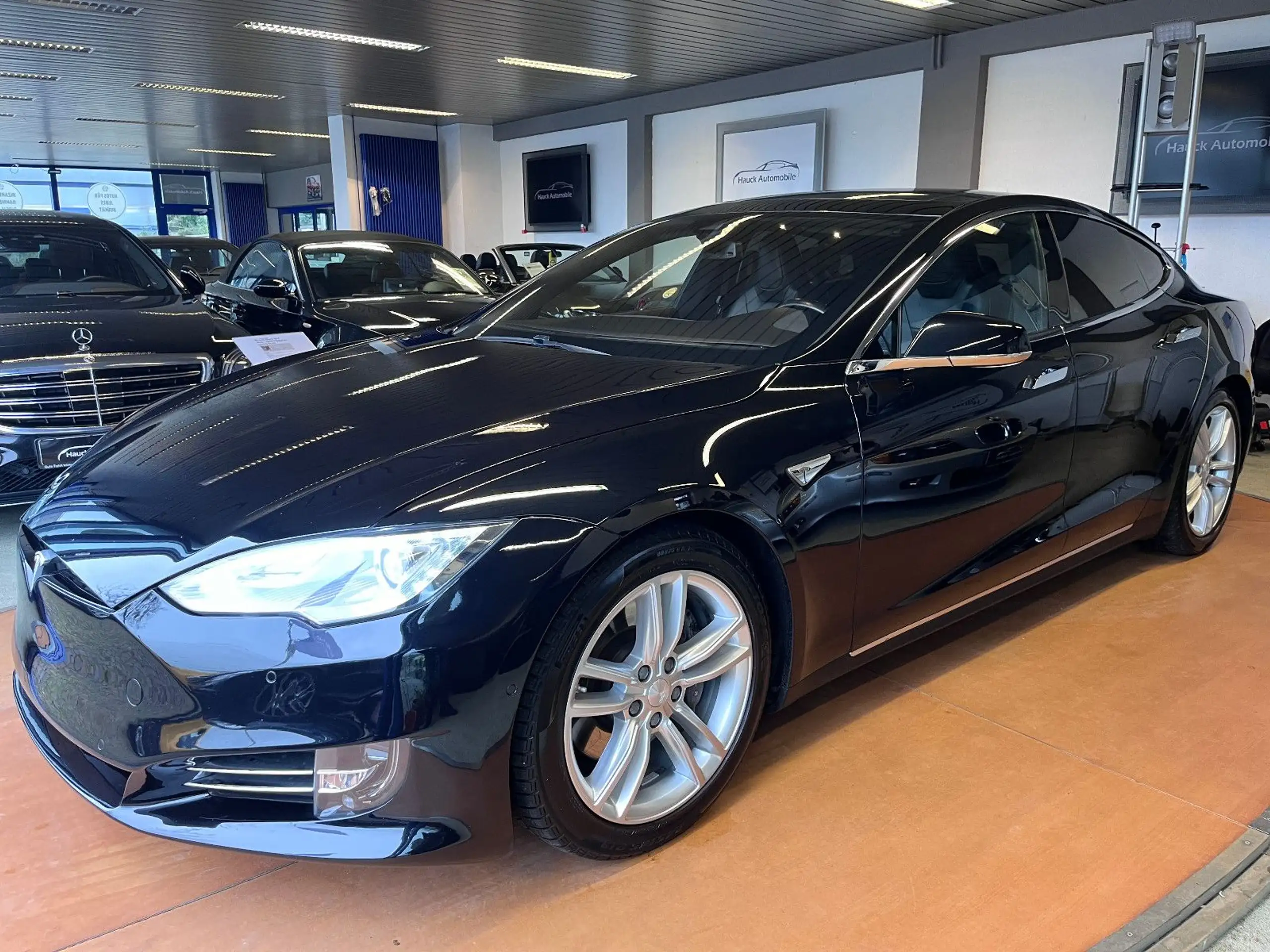 Tesla Model S 2015