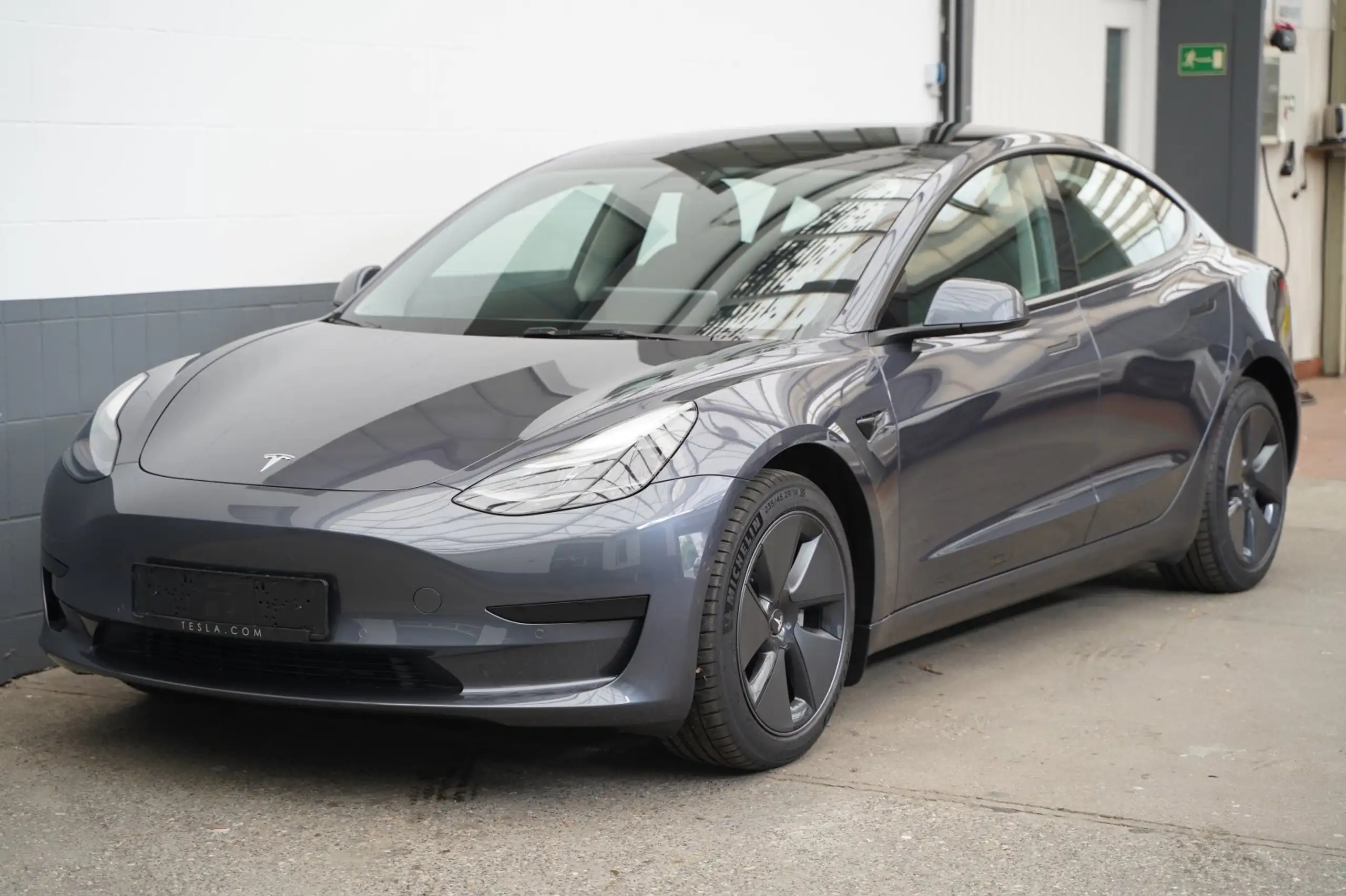 Tesla - Model 3