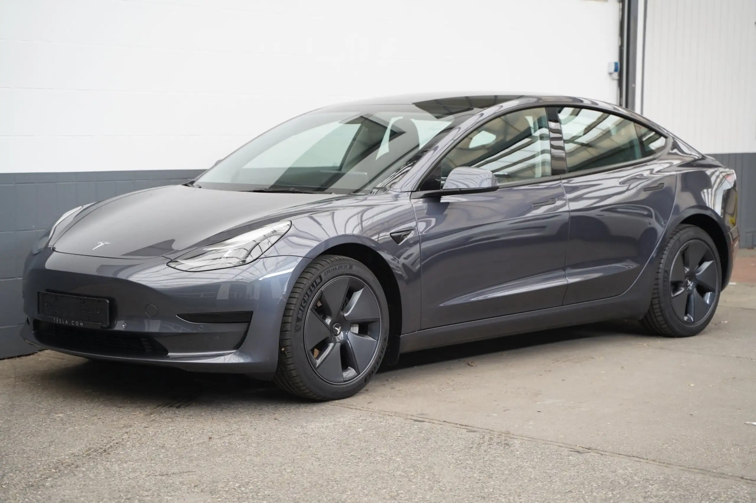 Tesla - Model 3