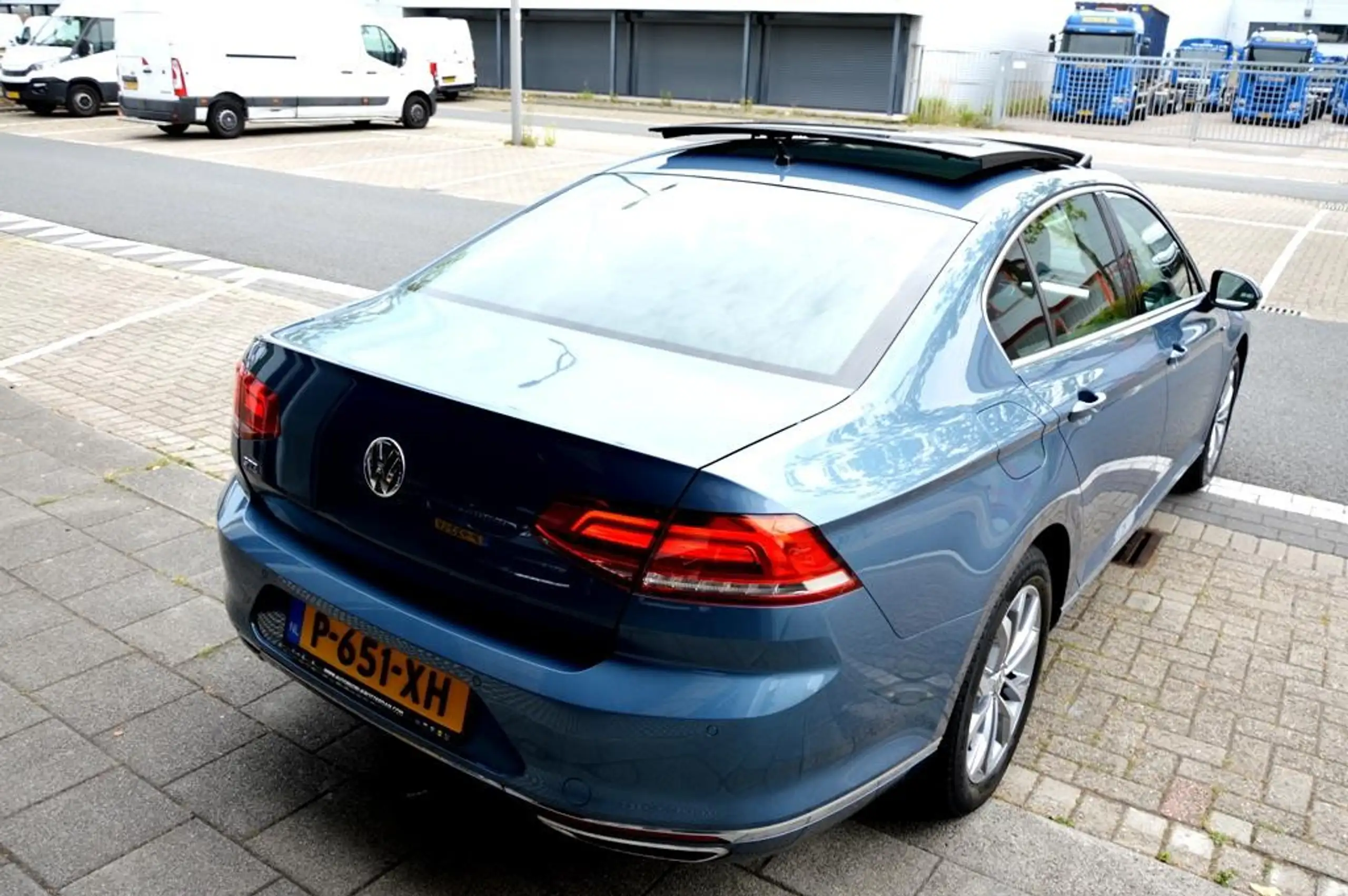 Volkswagen - Passat