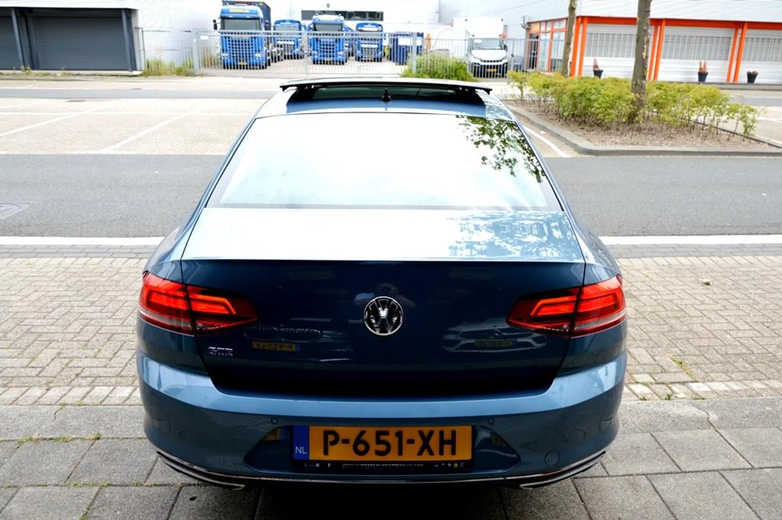 Volkswagen - Passat