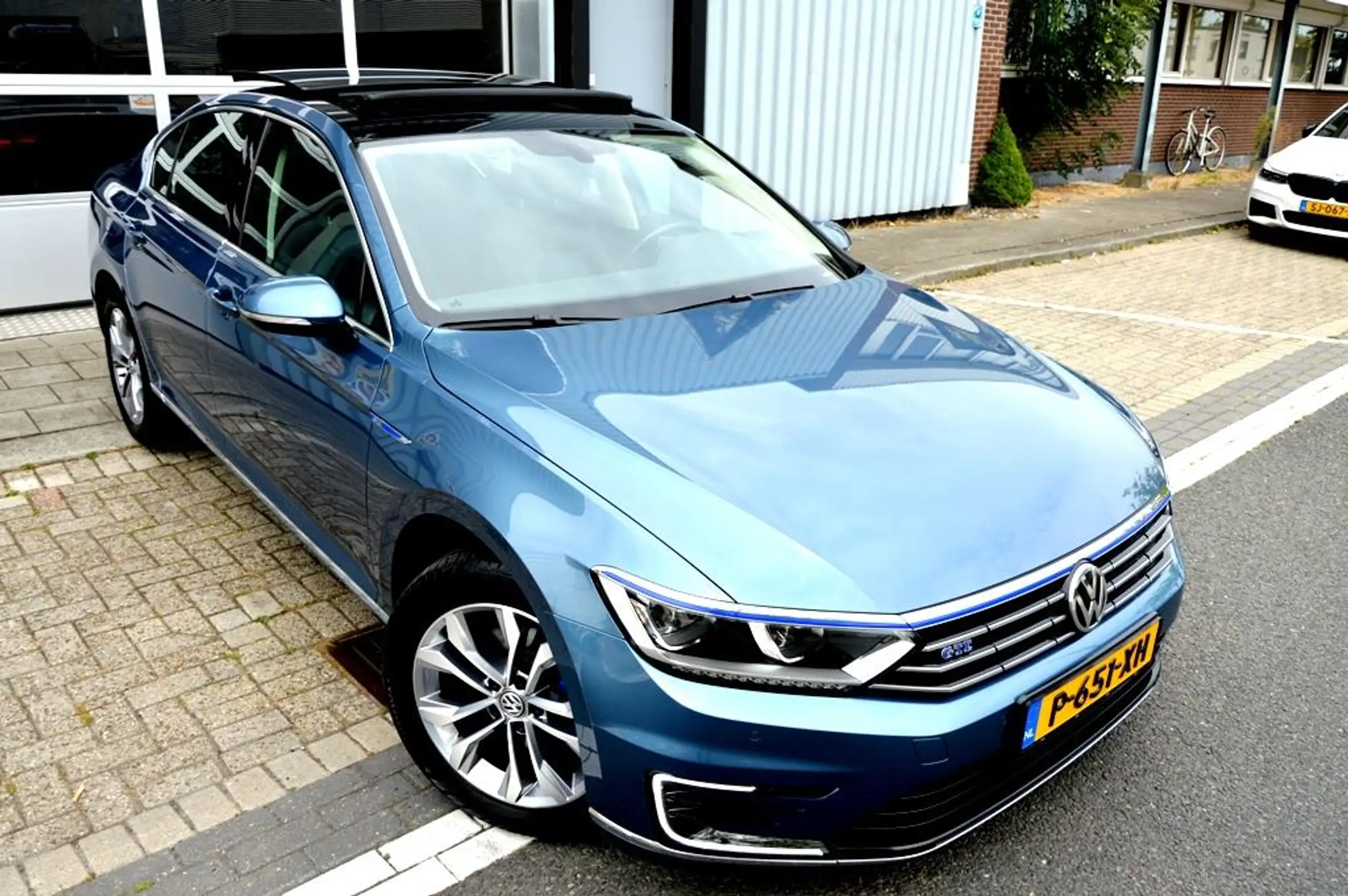 Volkswagen - Passat