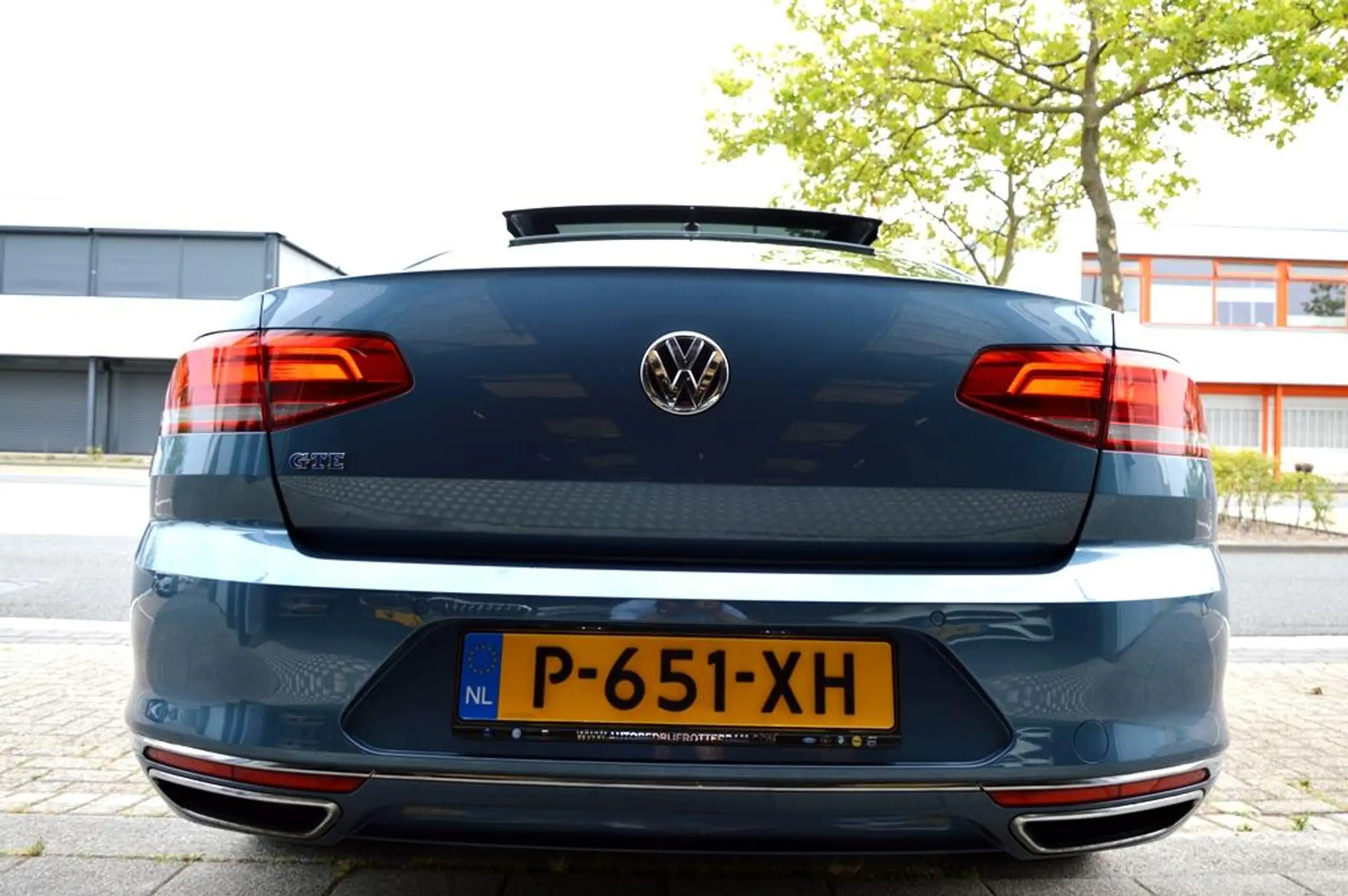 Volkswagen - Passat