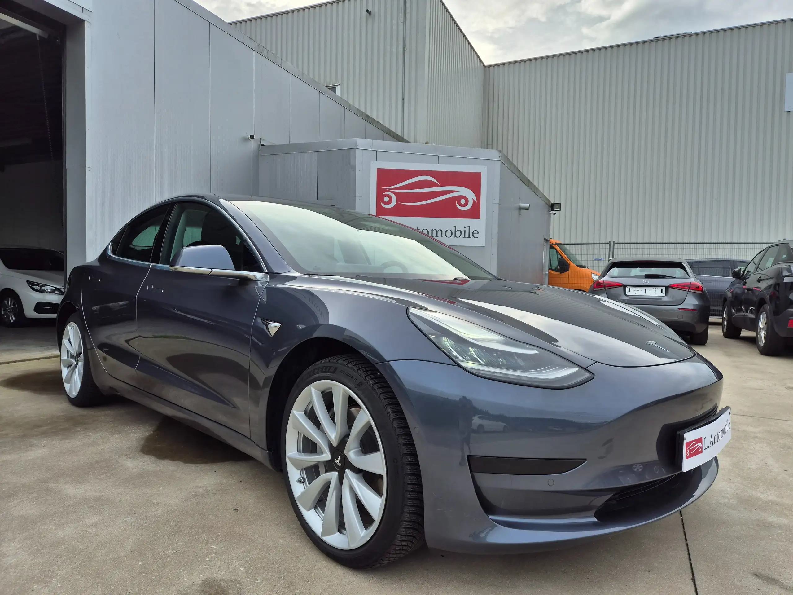 Tesla - Model 3