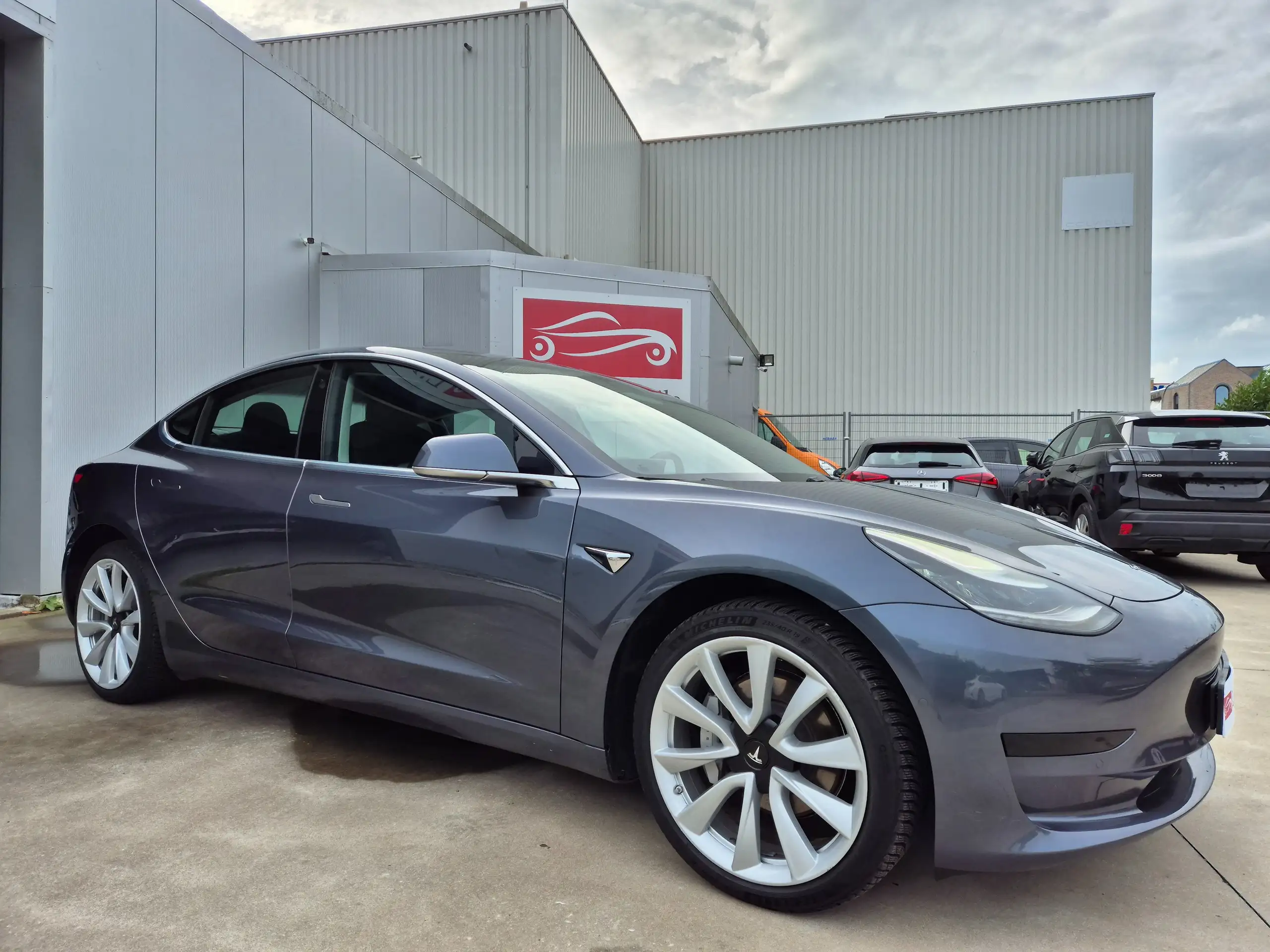 Tesla - Model 3