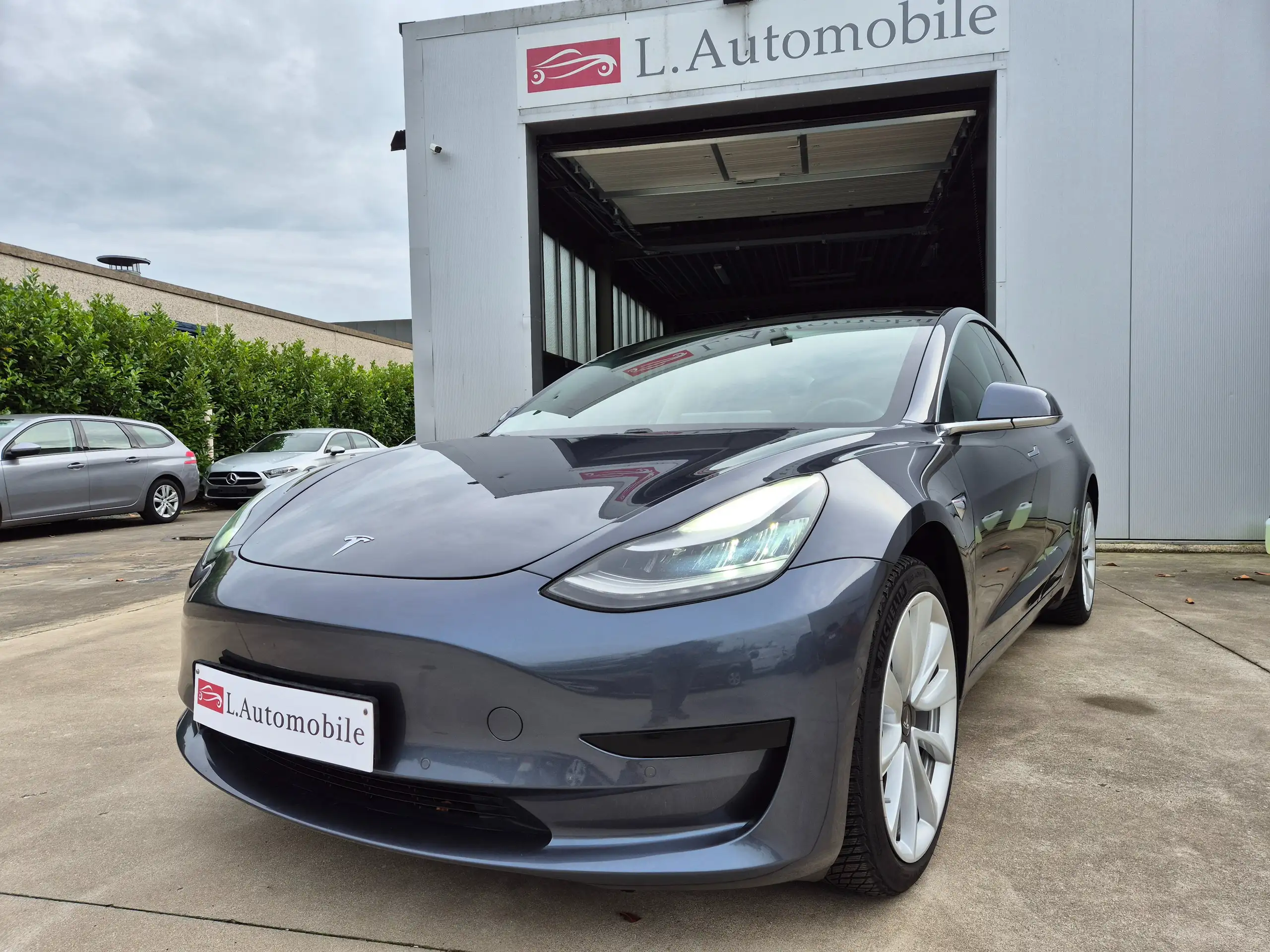 Tesla - Model 3