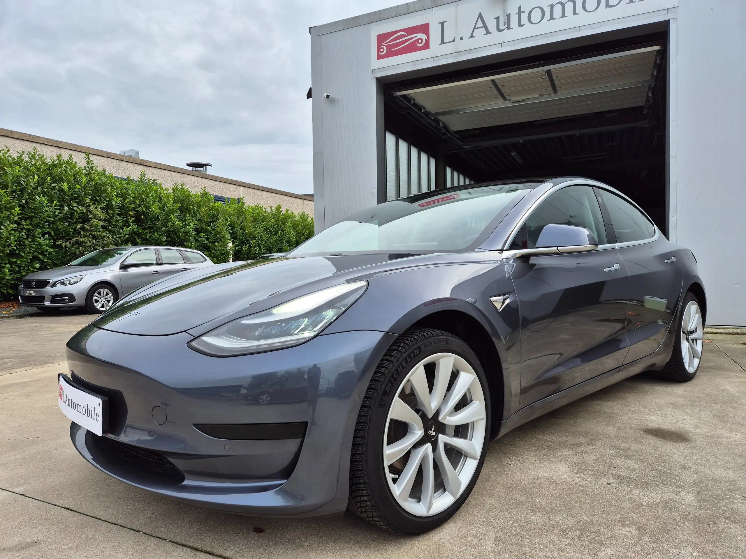 Tesla - Model 3