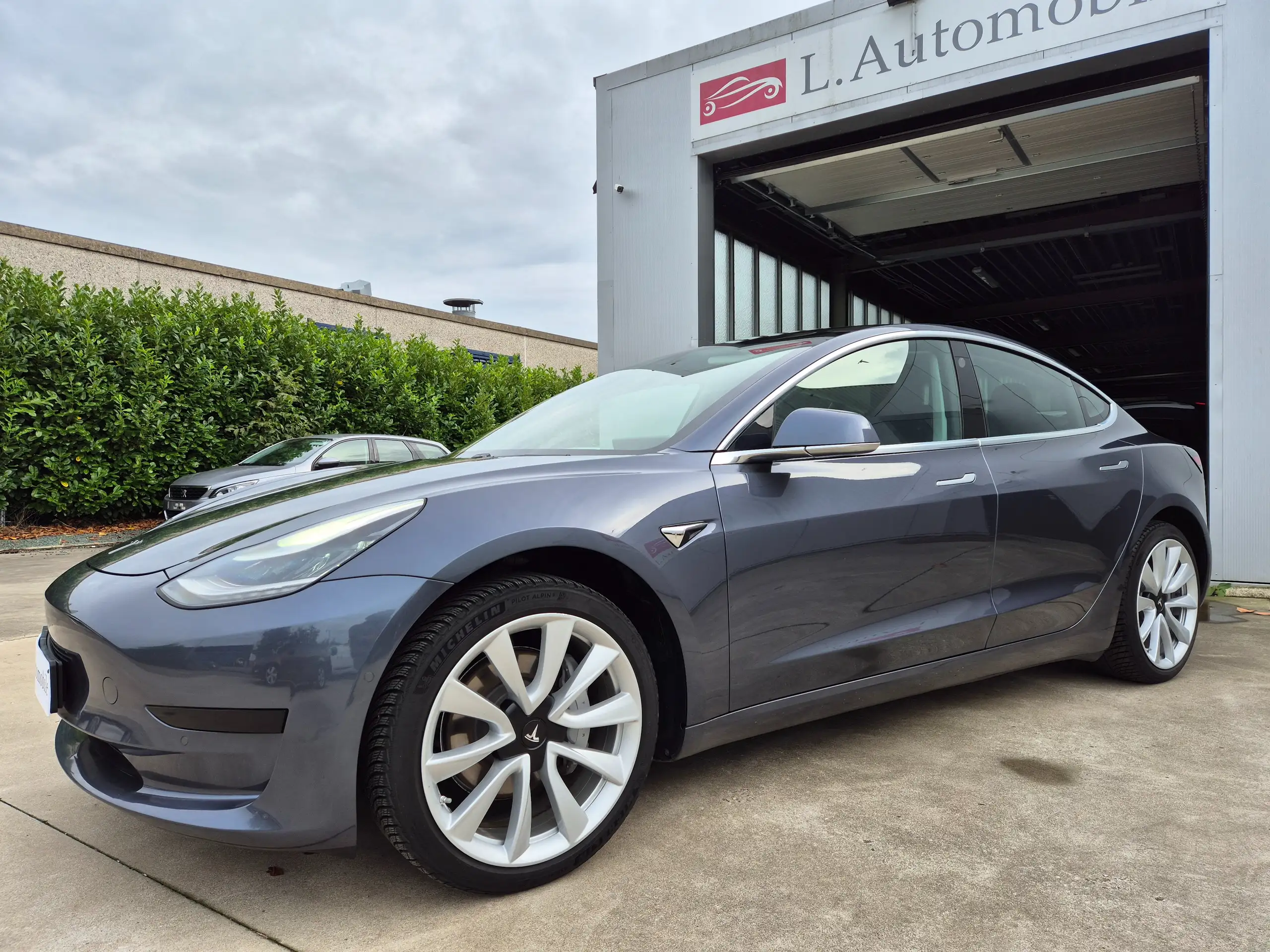 Tesla - Model 3