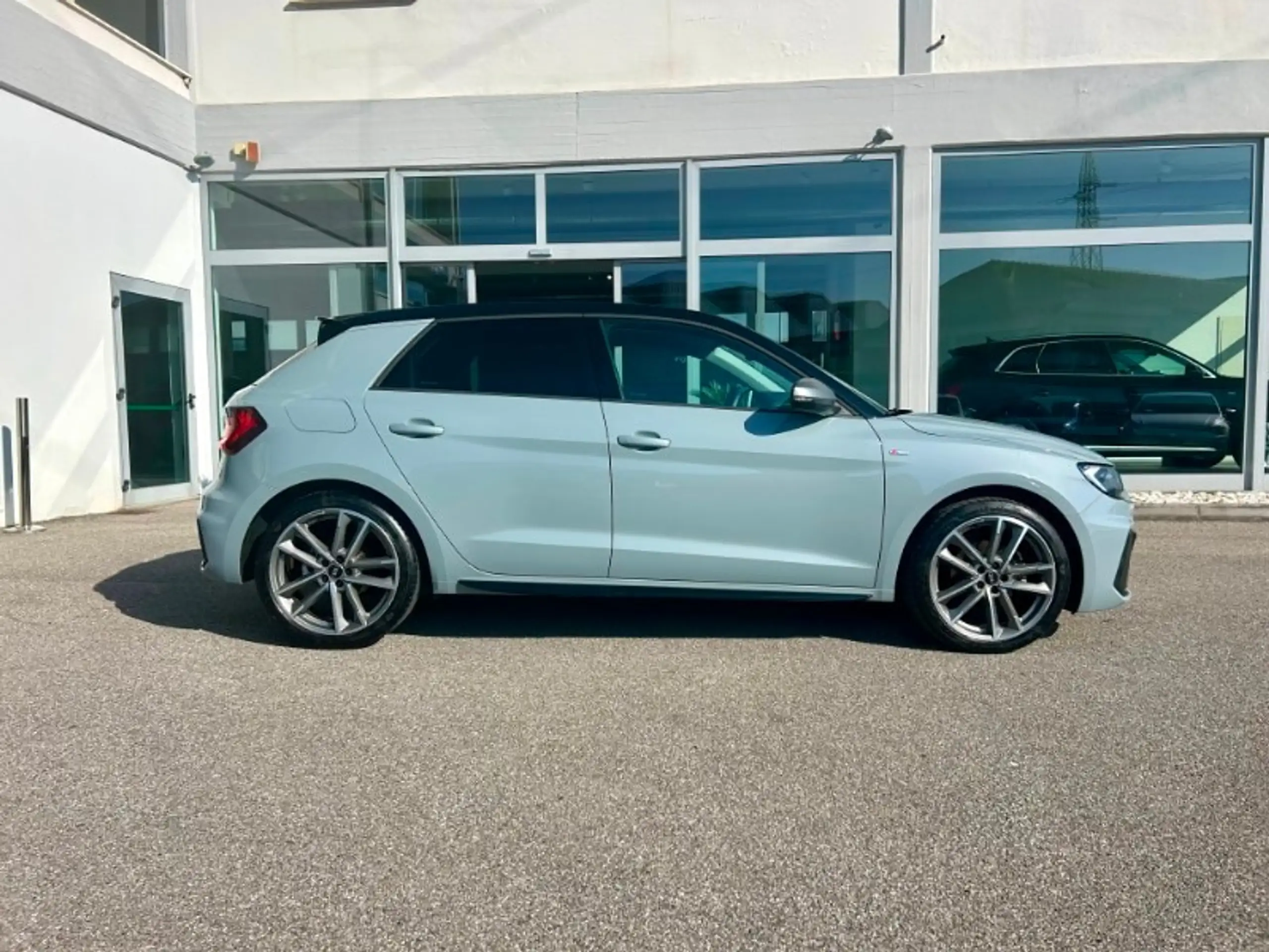 Audi - A1