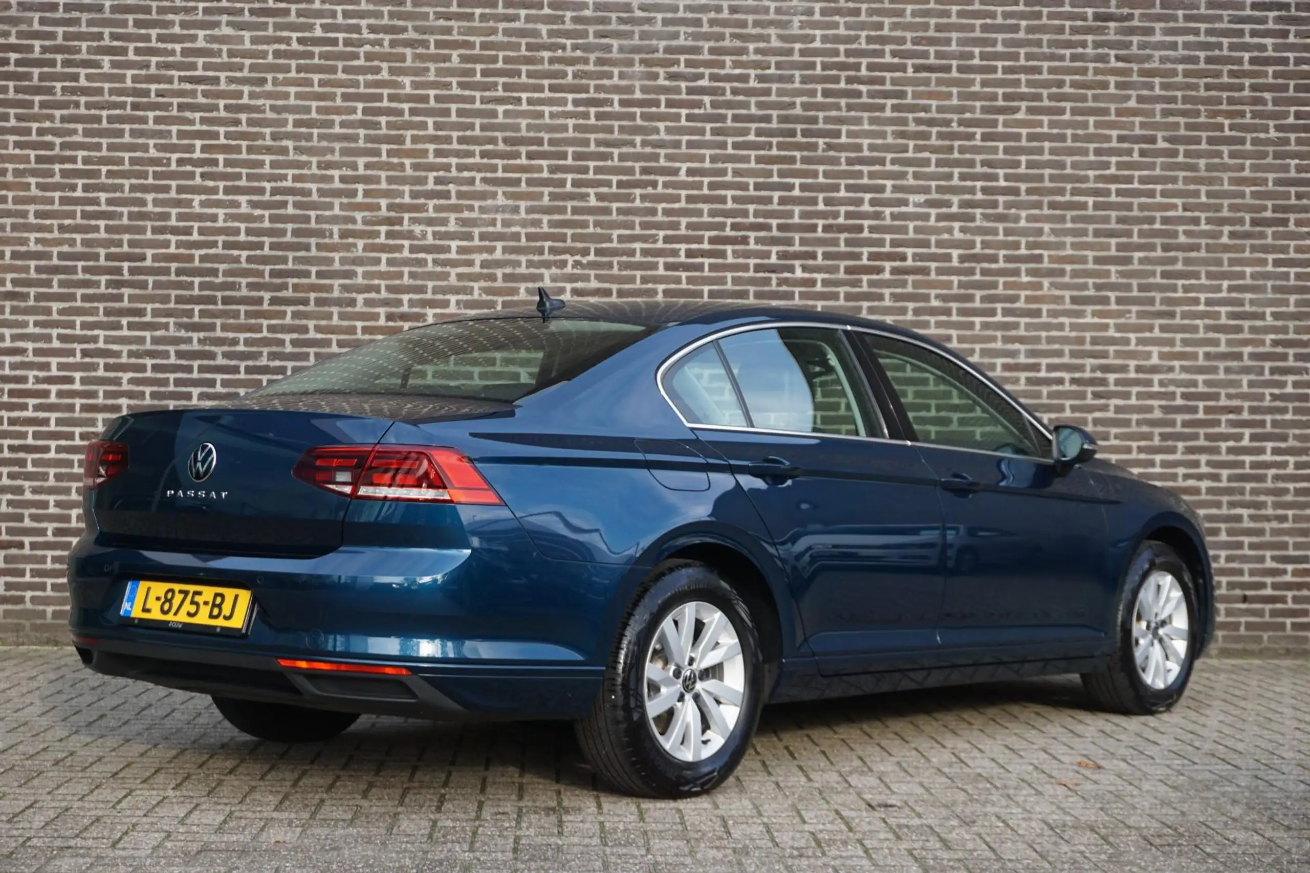 Volkswagen - Passat