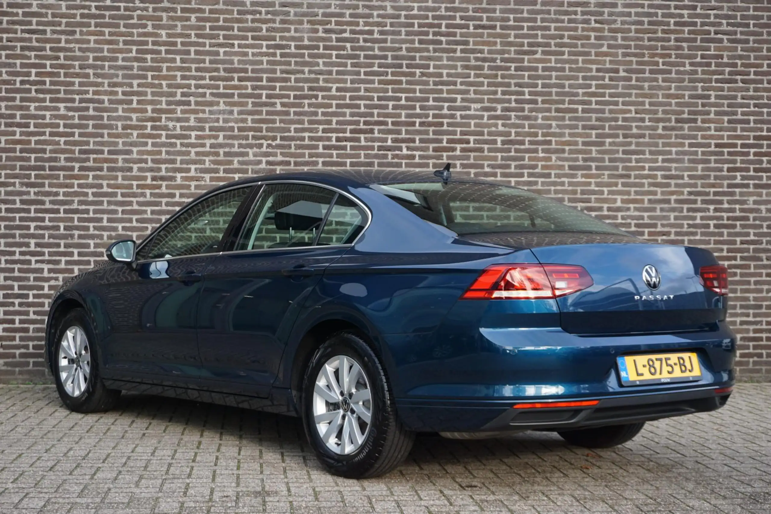 Volkswagen - Passat