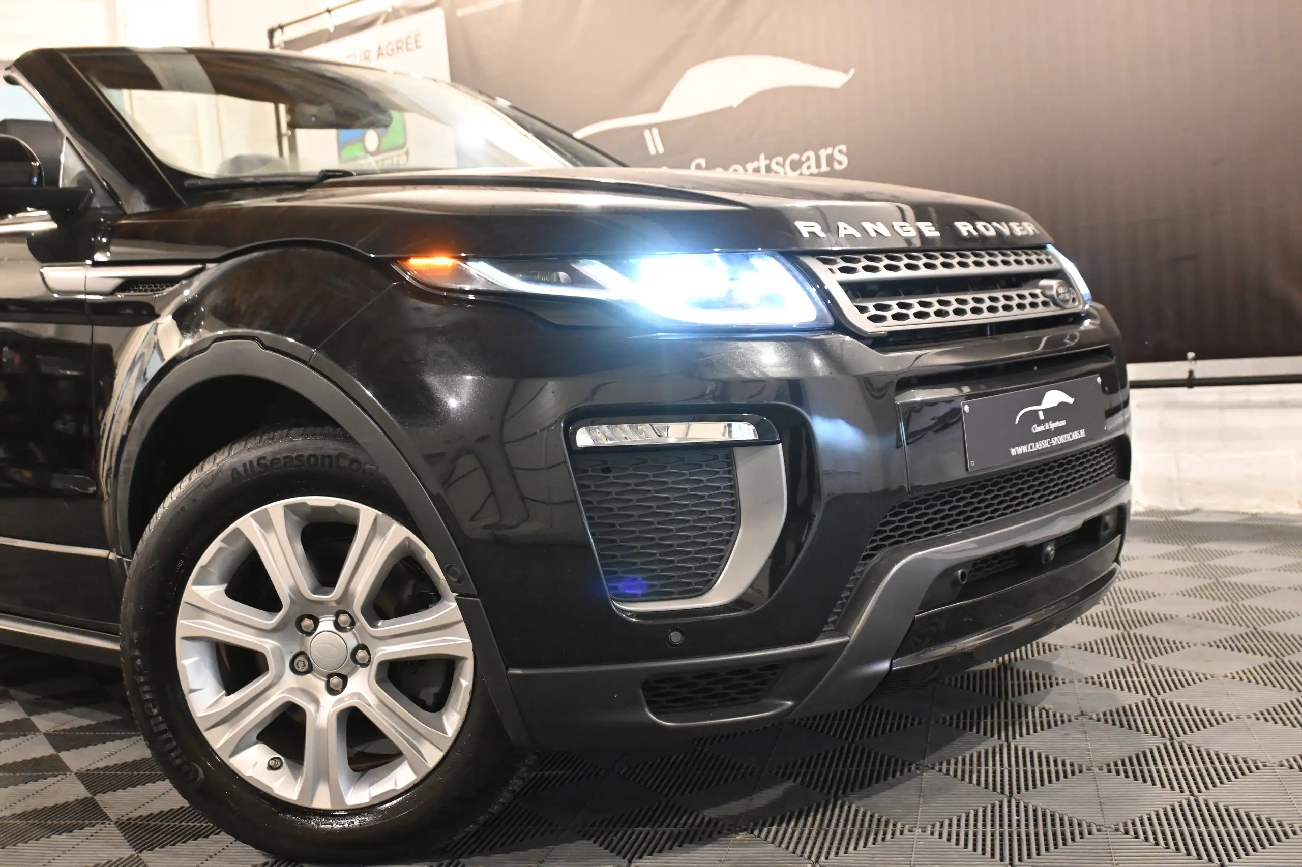 Land Rover - Range Rover Evoque