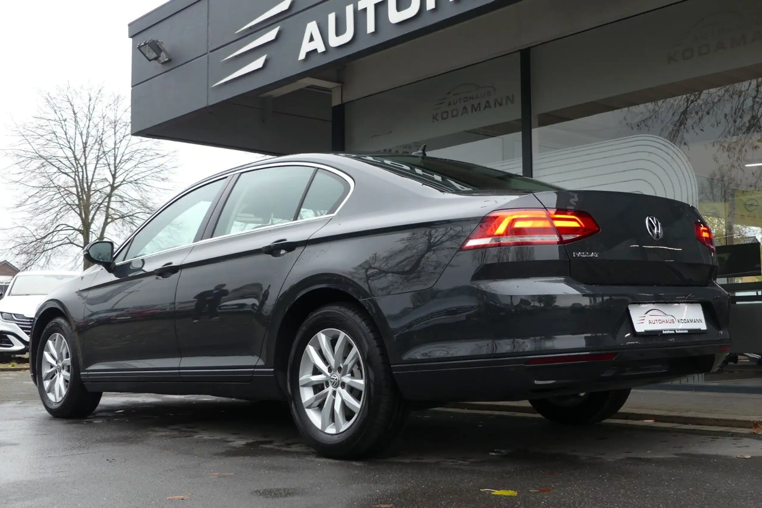 Volkswagen - Passat