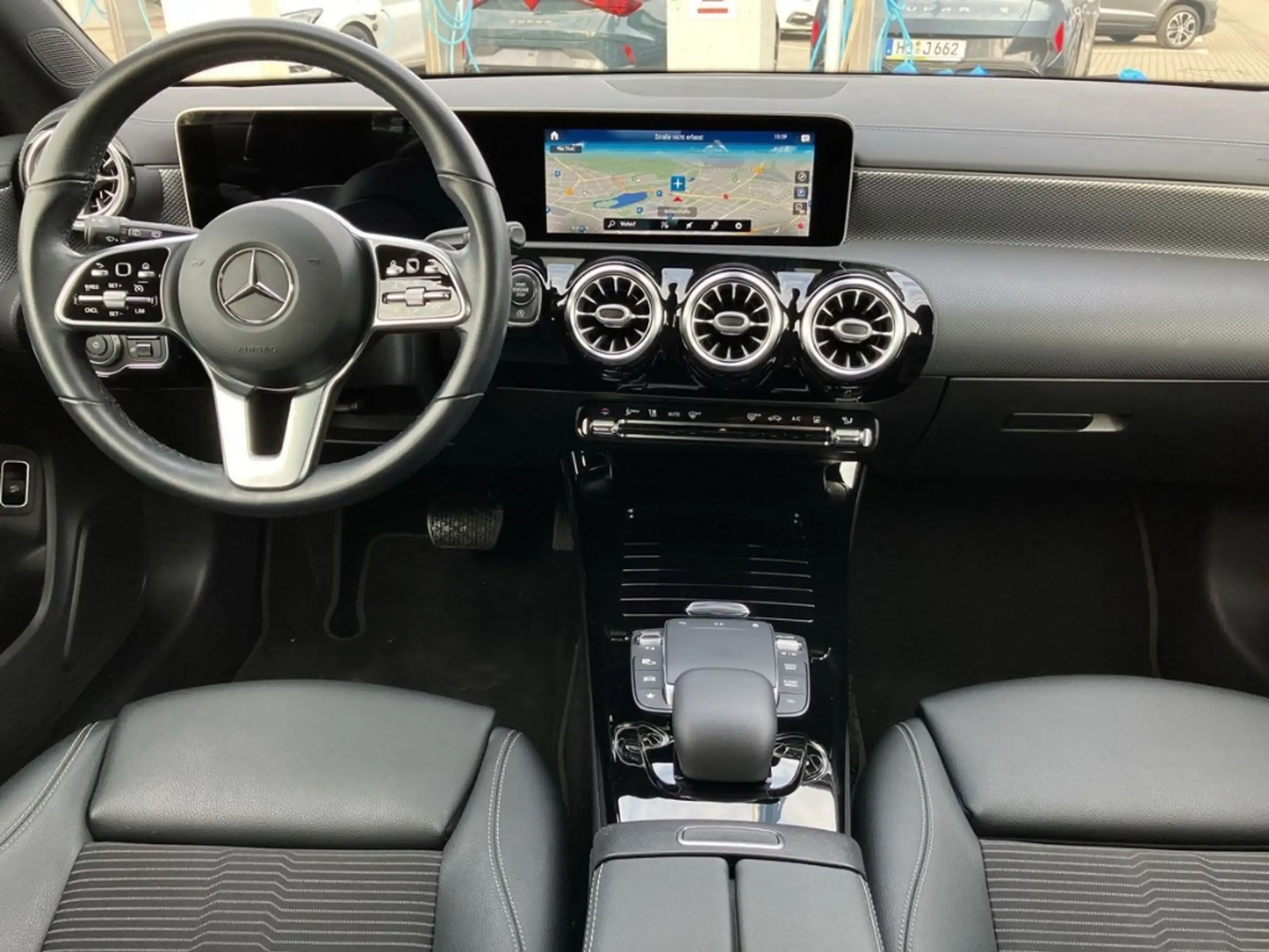 Mercedes-Benz - CLA 180