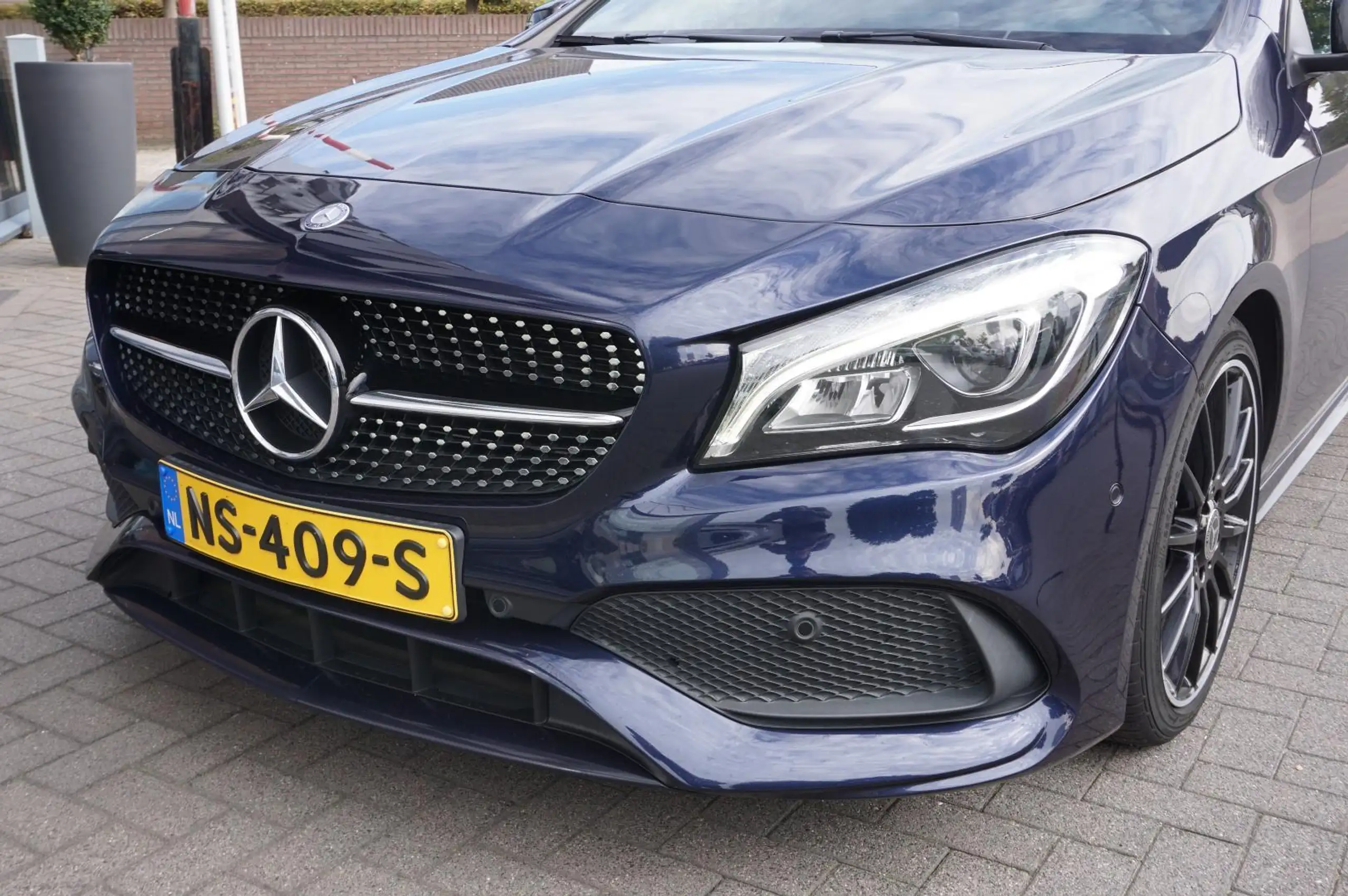 Mercedes-Benz - CLA 180