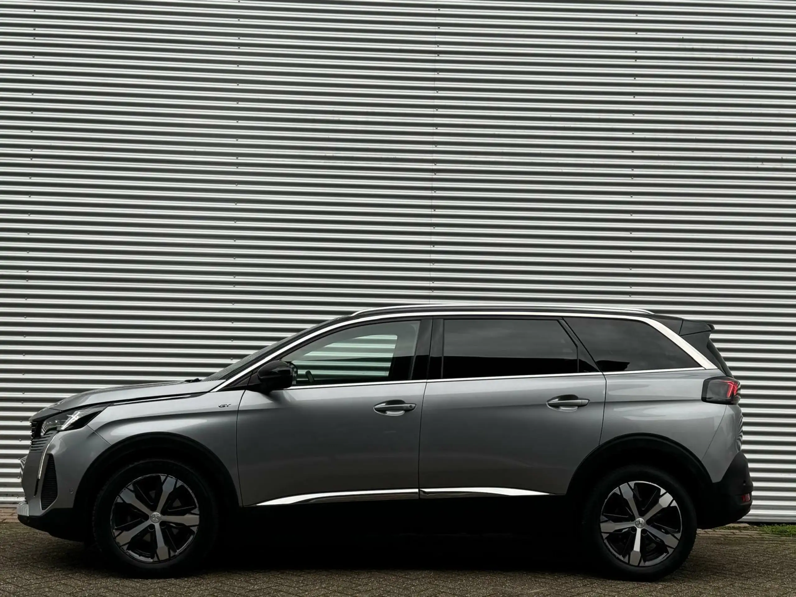 Peugeot - 5008