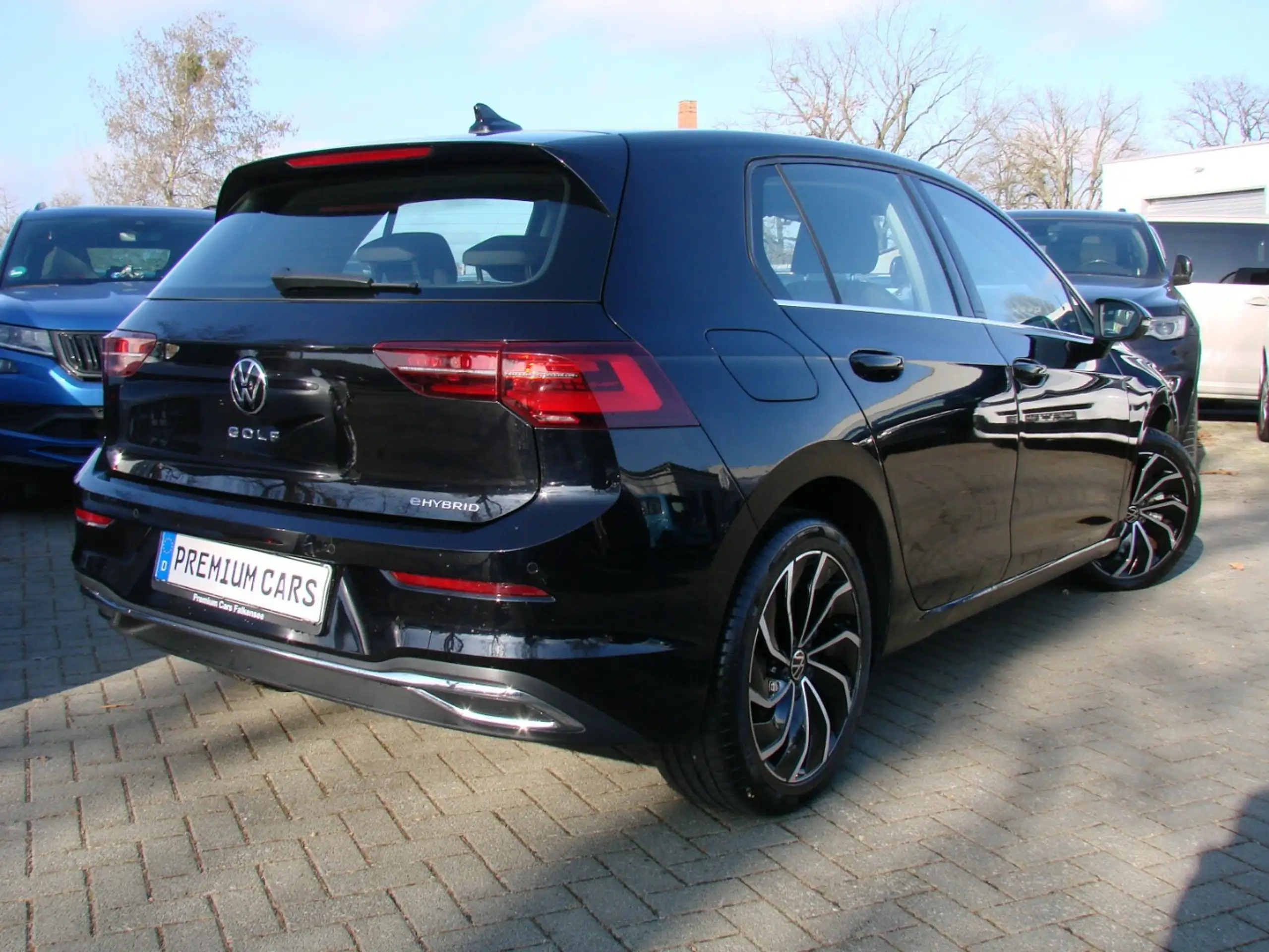 Volkswagen - Golf