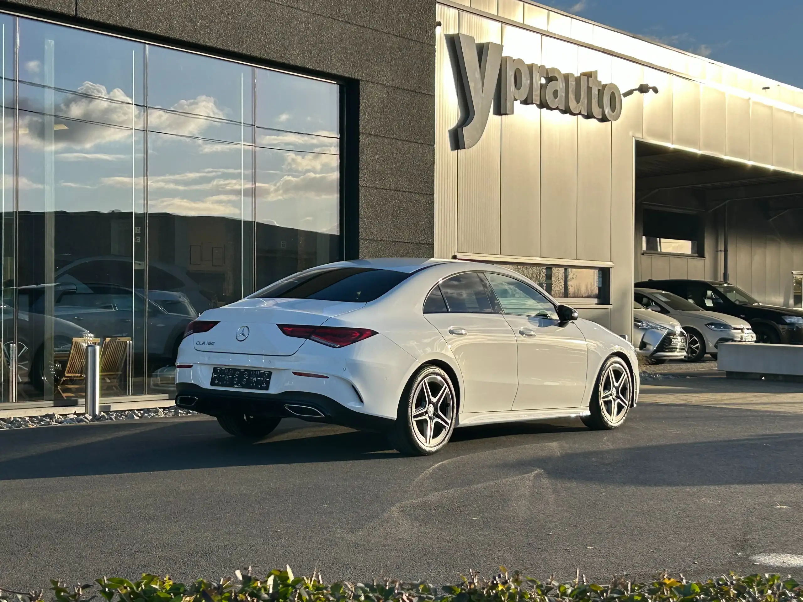 Mercedes-Benz - CLA 180